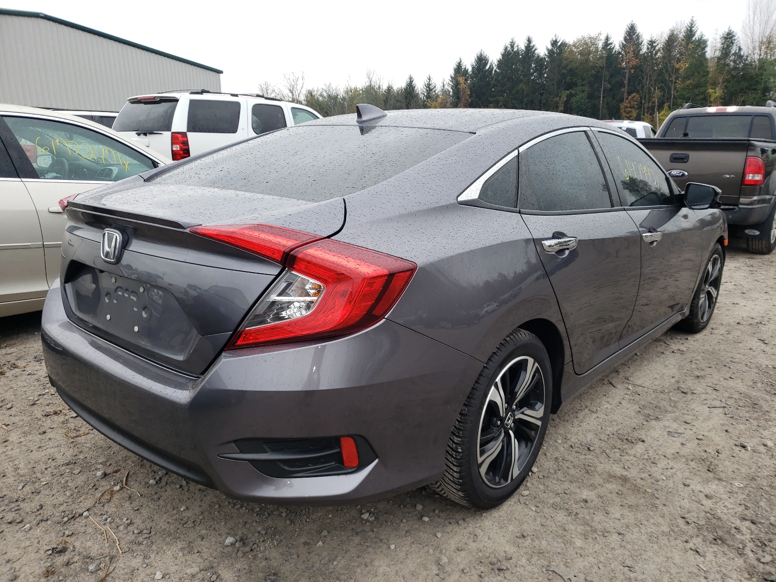 Photo 4 from auction – 2016 HONDA CIVIC TOUR with VIN 19XFC1F92GE210467