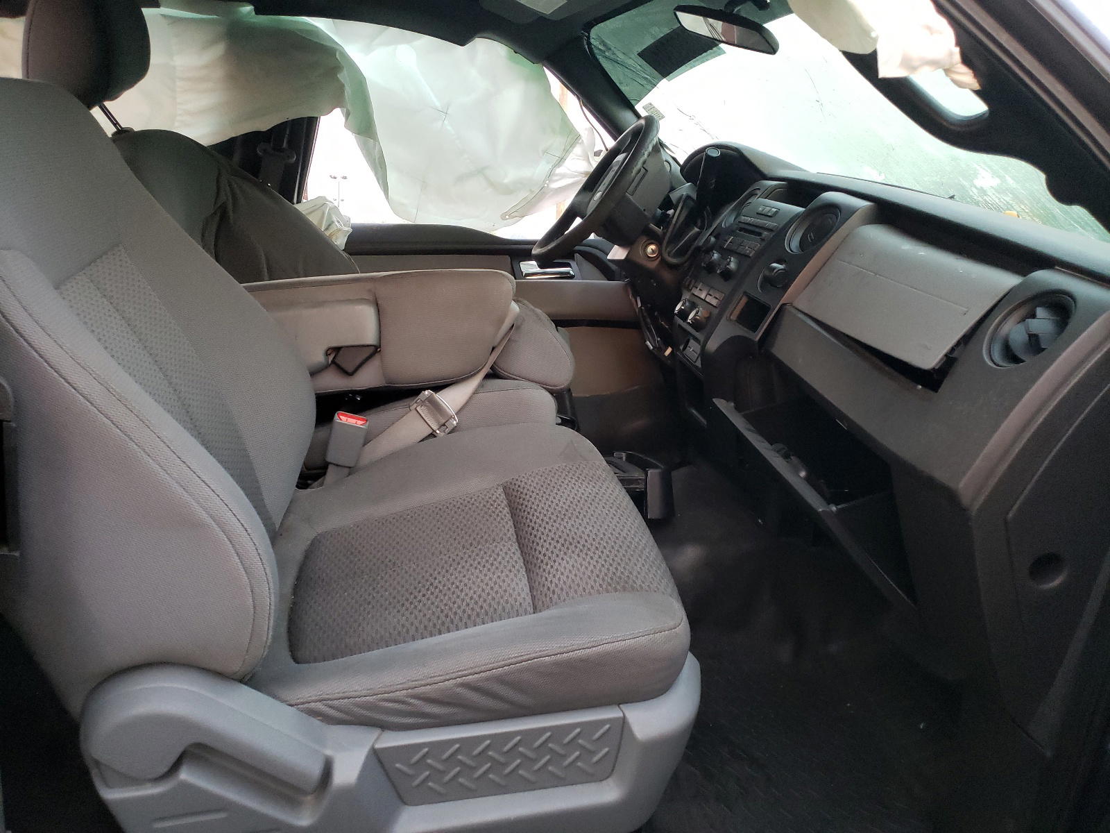 Photo 5 from auction – 2012 FORD F150 SUPER with VIN 1FTFX1EF1CFA19246
