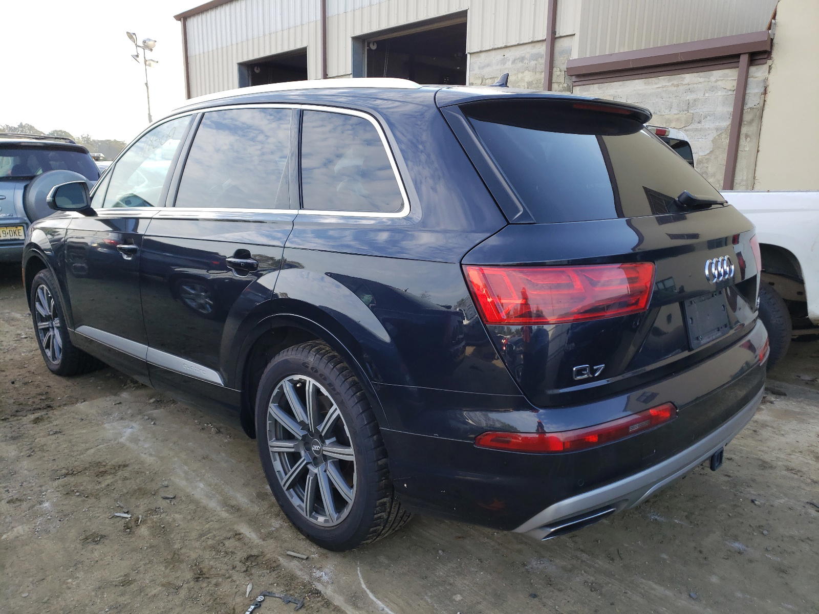 Photo 3 from auction – 2017 AUDI Q7 PREMIUM with VIN WA1LAAF72HD025453