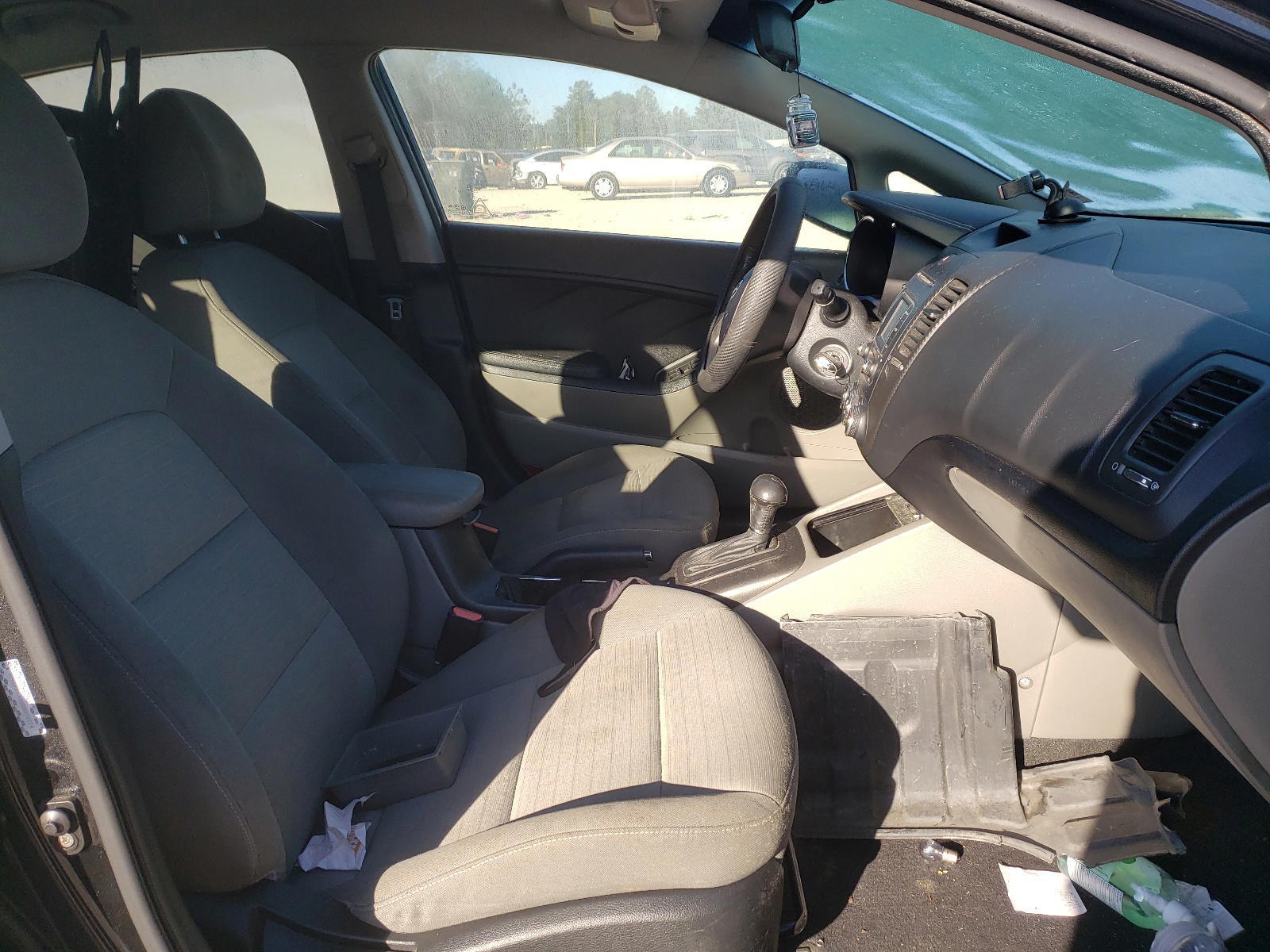 Photo 5 from auction – 2014 KIA FORTE EX with VIN KNAFX4A89E5072274
