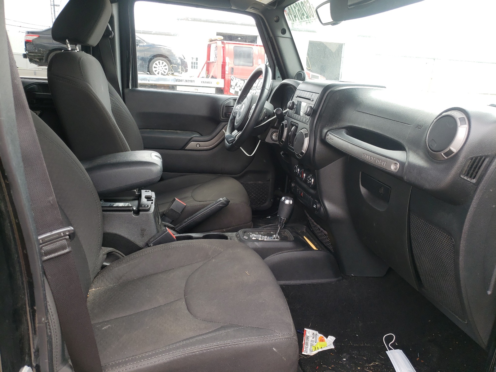 Photo 5 from auction – 2014 JEEP WRANGLER U with VIN 1C4BJWDG2EL257375