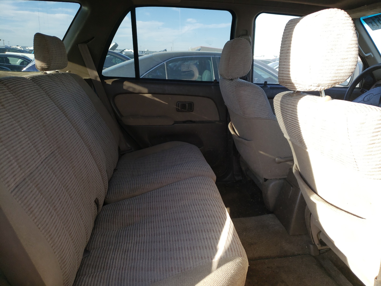 Photo 6 from auction – 1998 TOYOTA 4RUNNER SR with VIN JT3HN86R7W0190918