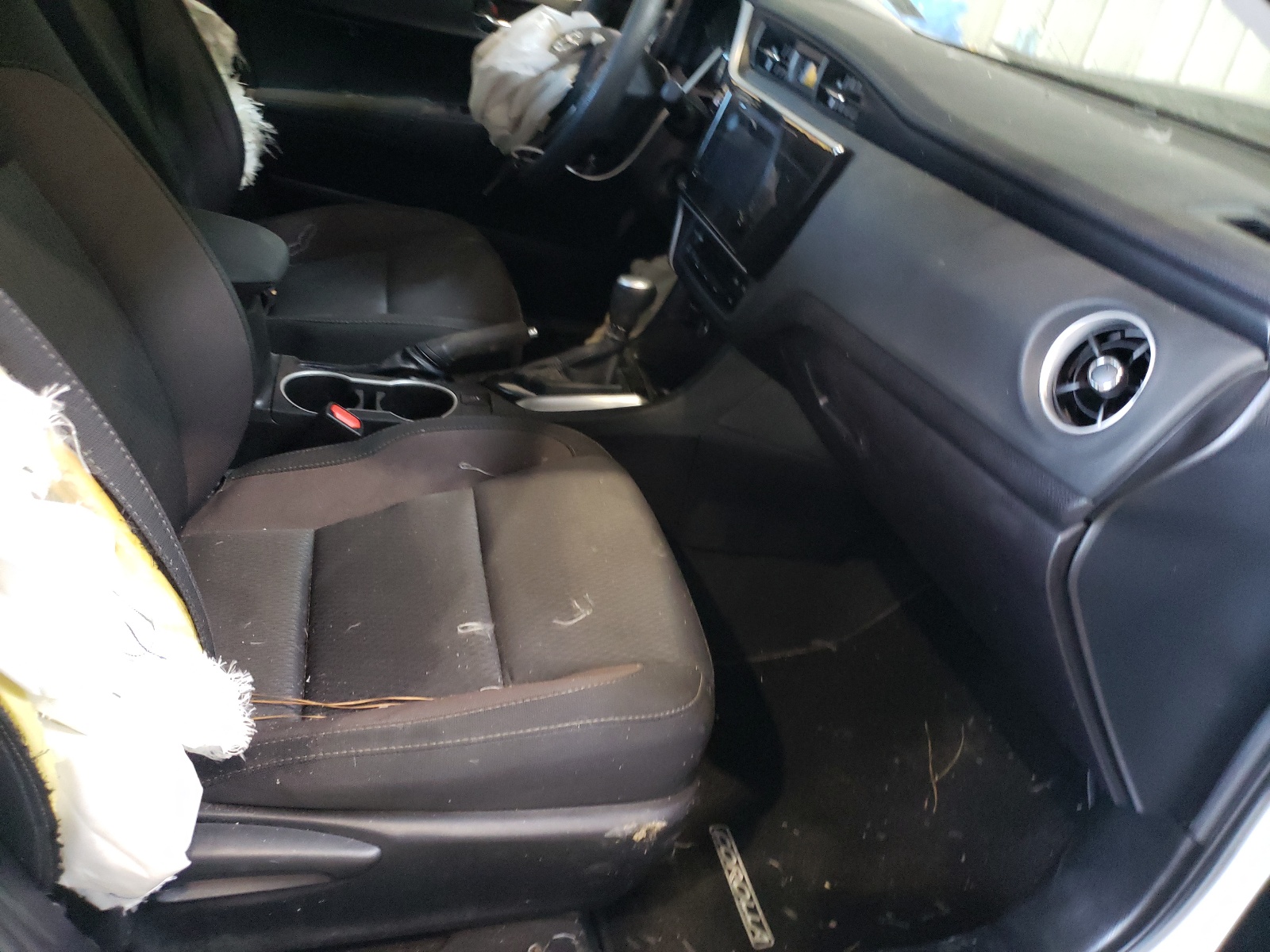 Photo 6 from auction – 2018 TOYOTA COROLLA L with VIN 5YFBURHE3JP752963