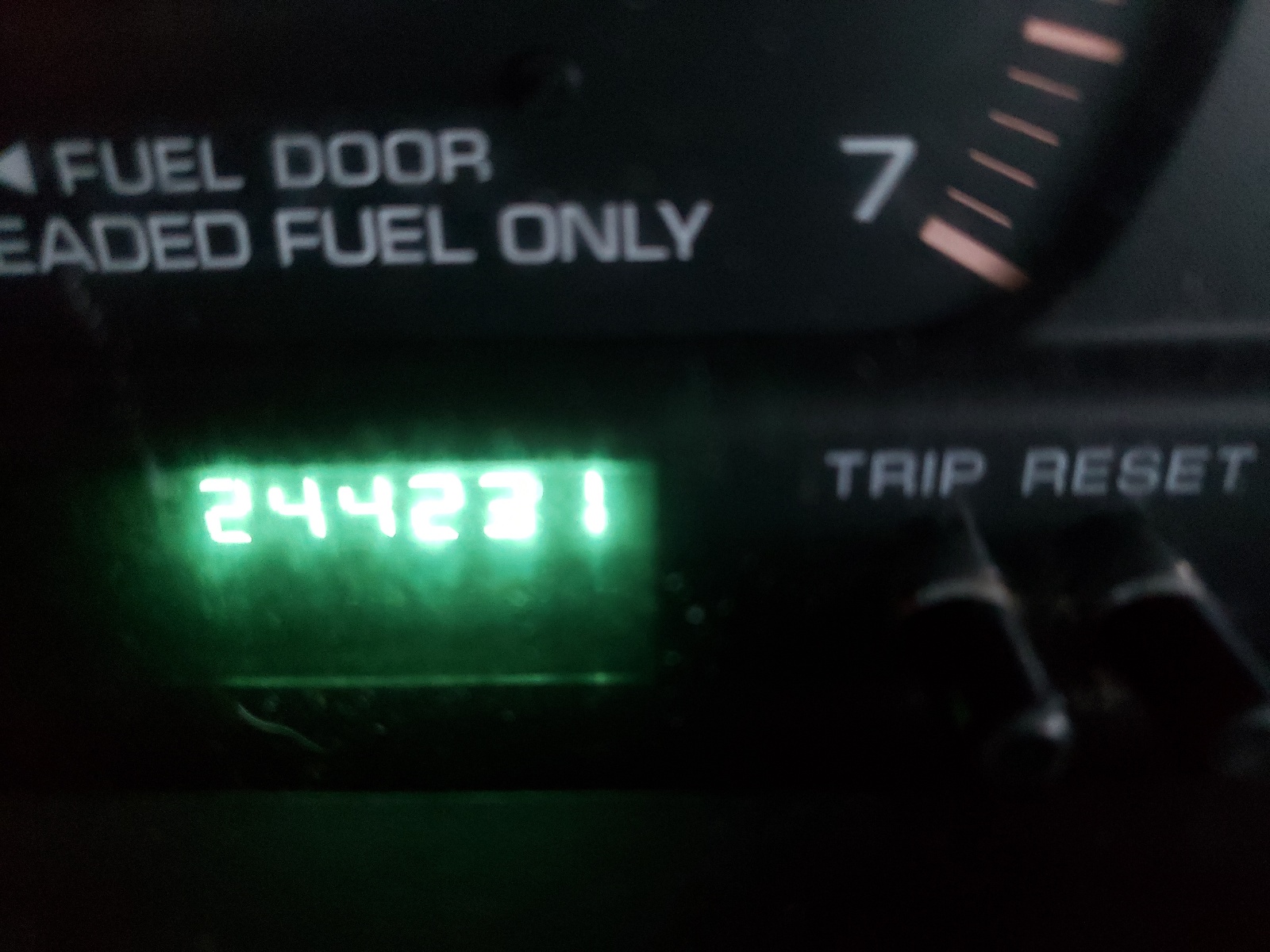 Photo 8 from auction – 1999 DODGE GRAND CARA with VIN 2B4GP44G2XR266058