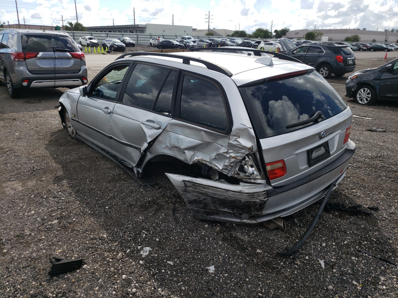 Photo 3 from auction – 2000 BMW 3 SERIES with VIN WBAAR3340YJM02811