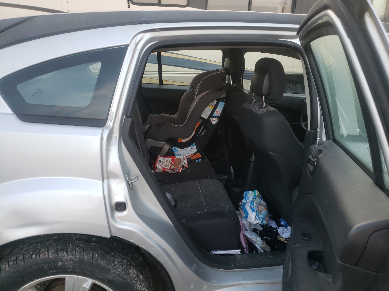Zdjęcie 6 z aukcji – 2010 DODGE CALIBER SX z VIN 1B3CB4HA9AD664143