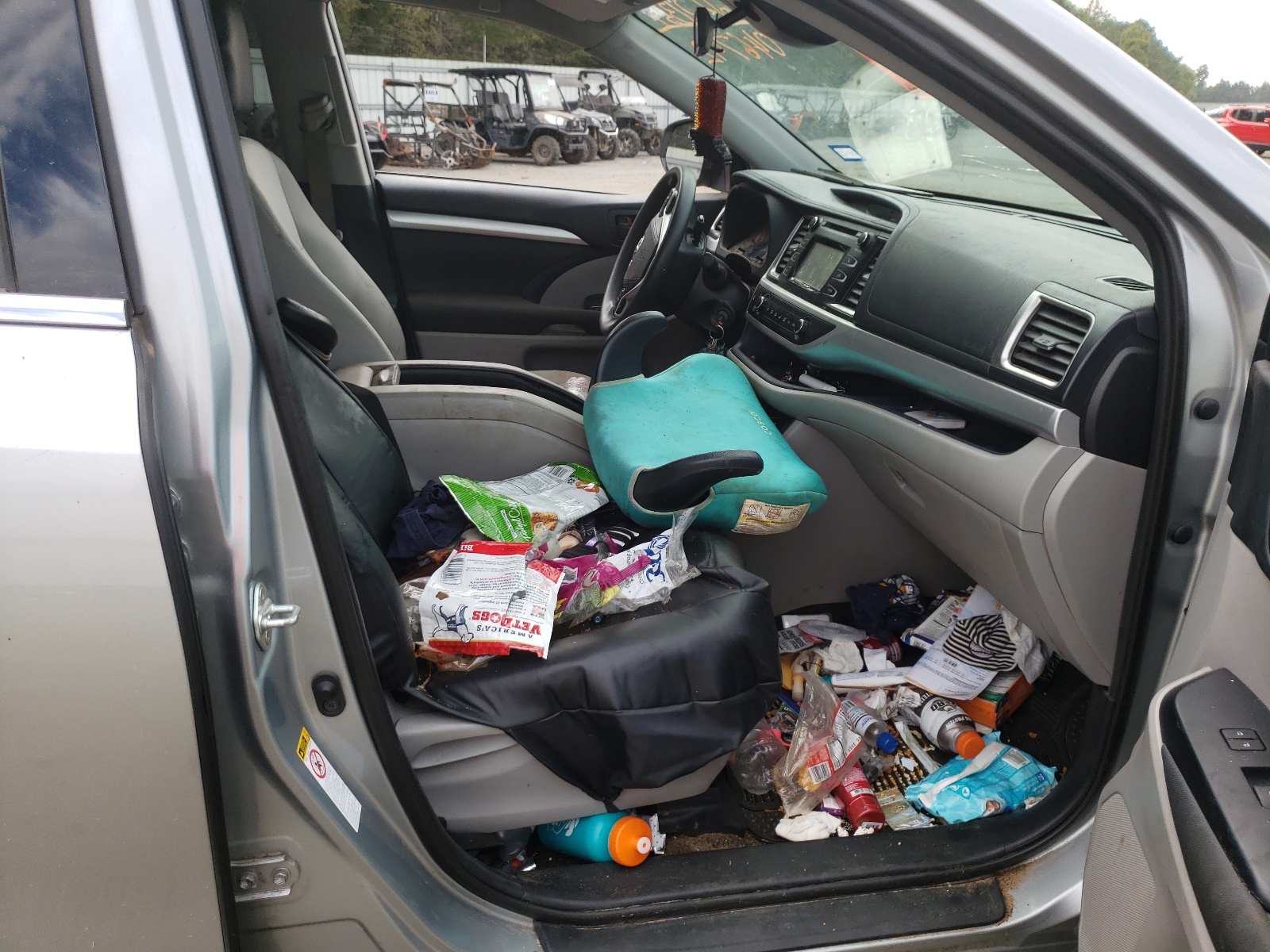 Photo 5 from auction – 2019 TOYOTA HIGHLANDER with VIN 5TDZARFH4KS046792