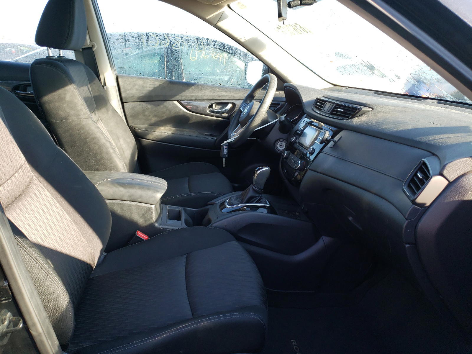 Photo 5 from auction – 2017 NISSAN ROGUE S with VIN KNMAT2MV2HP522936