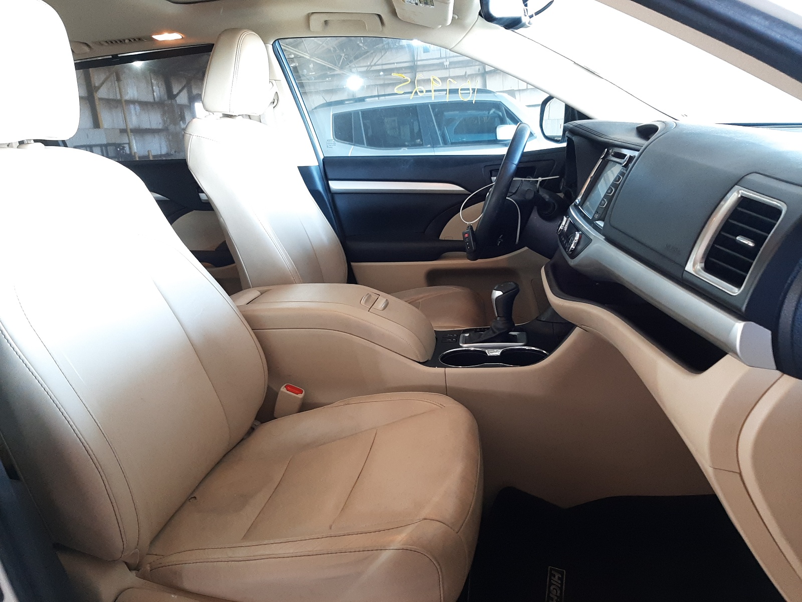 صورة رقم 5 من المزاد - 2015 TOYOTA HIGHLANDER مع VIN 5TDKKRFH6FS119231