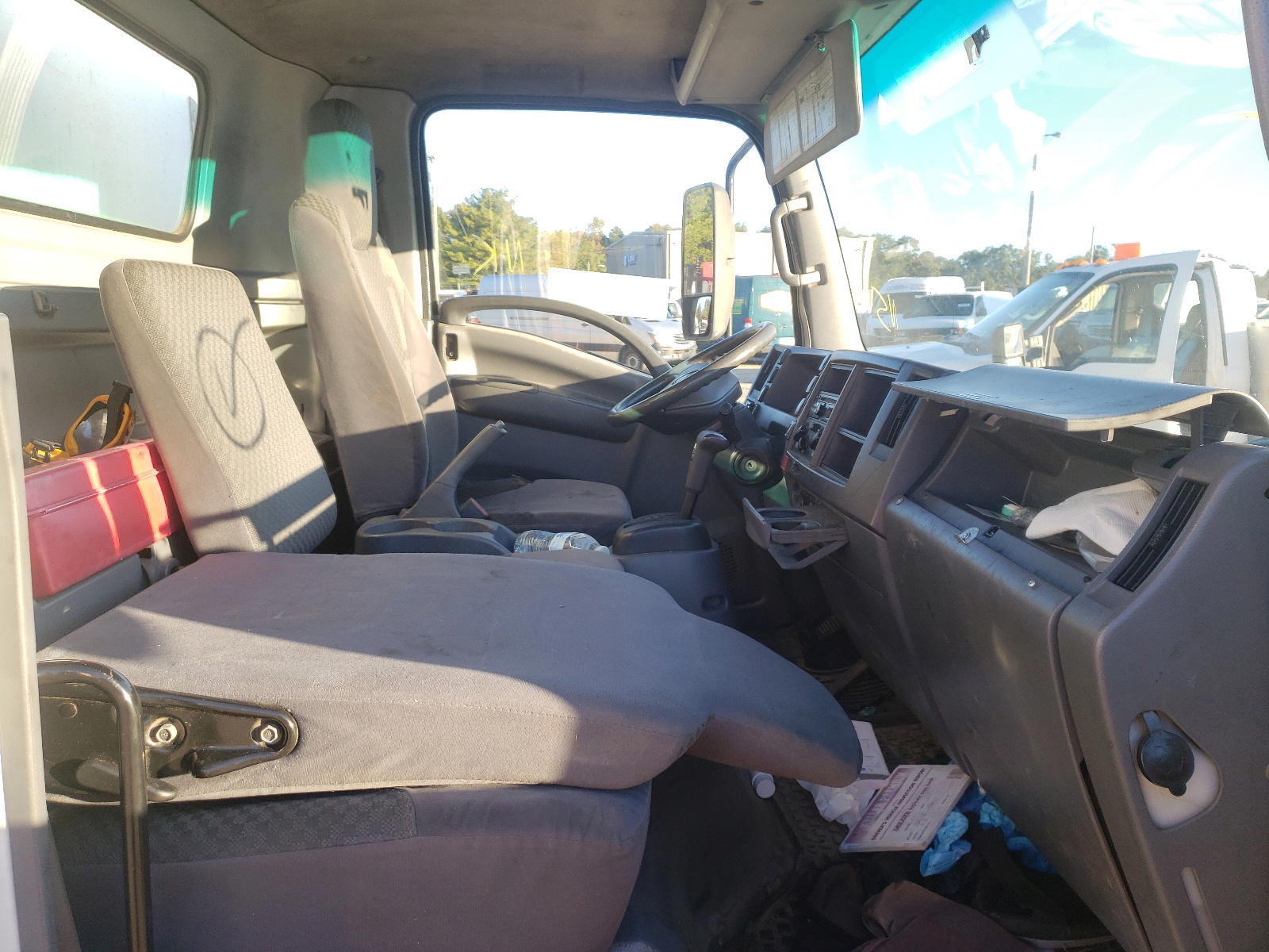 Photo 5 from auction – 2011 ISUZU NPR with VIN JALC4W161B7002243