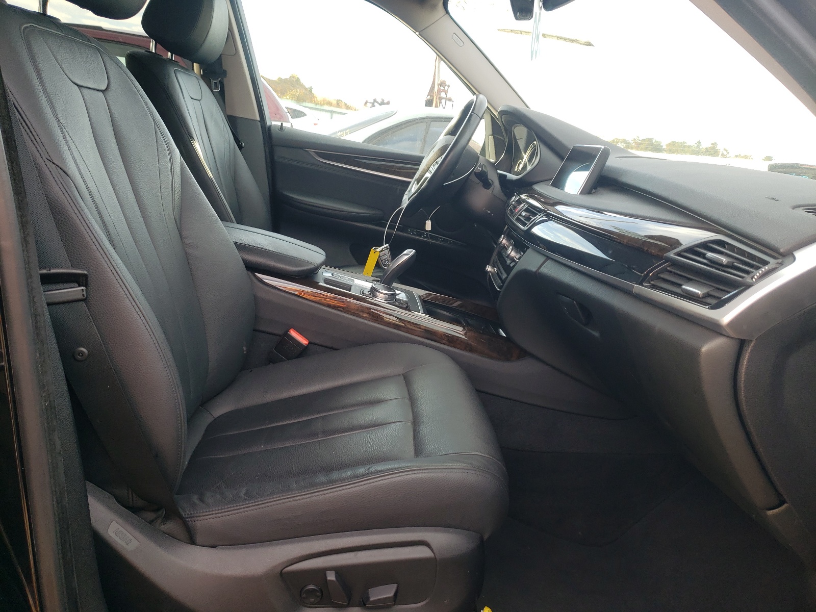 Photo 5 from auction – 2015 BMW X5 XDRIVE3 with VIN 5UXKR0C53F0P18168