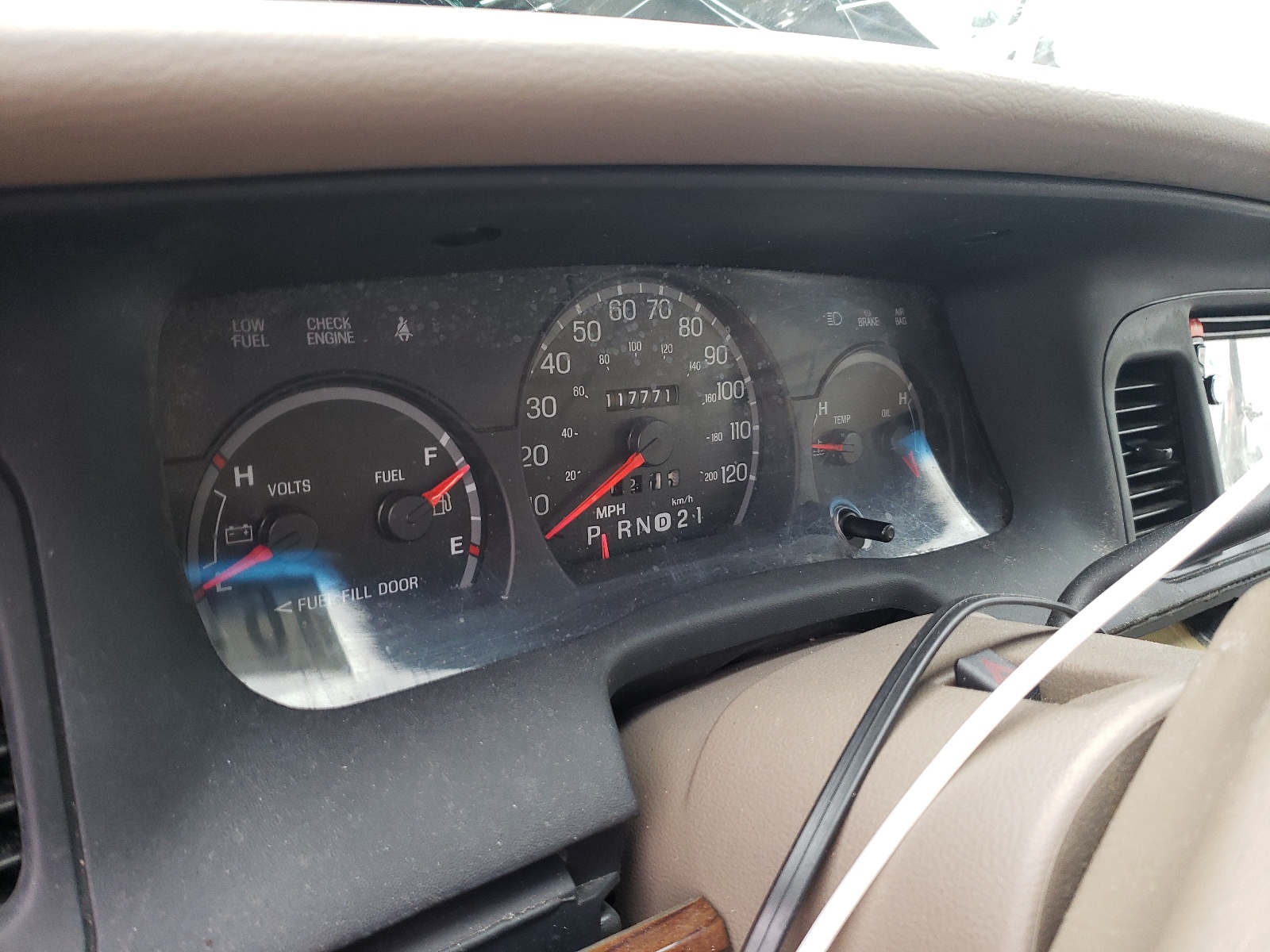 Photo 8 from auction – 2004 FORD CROWN VICT with VIN 2FAFP74W94X132927