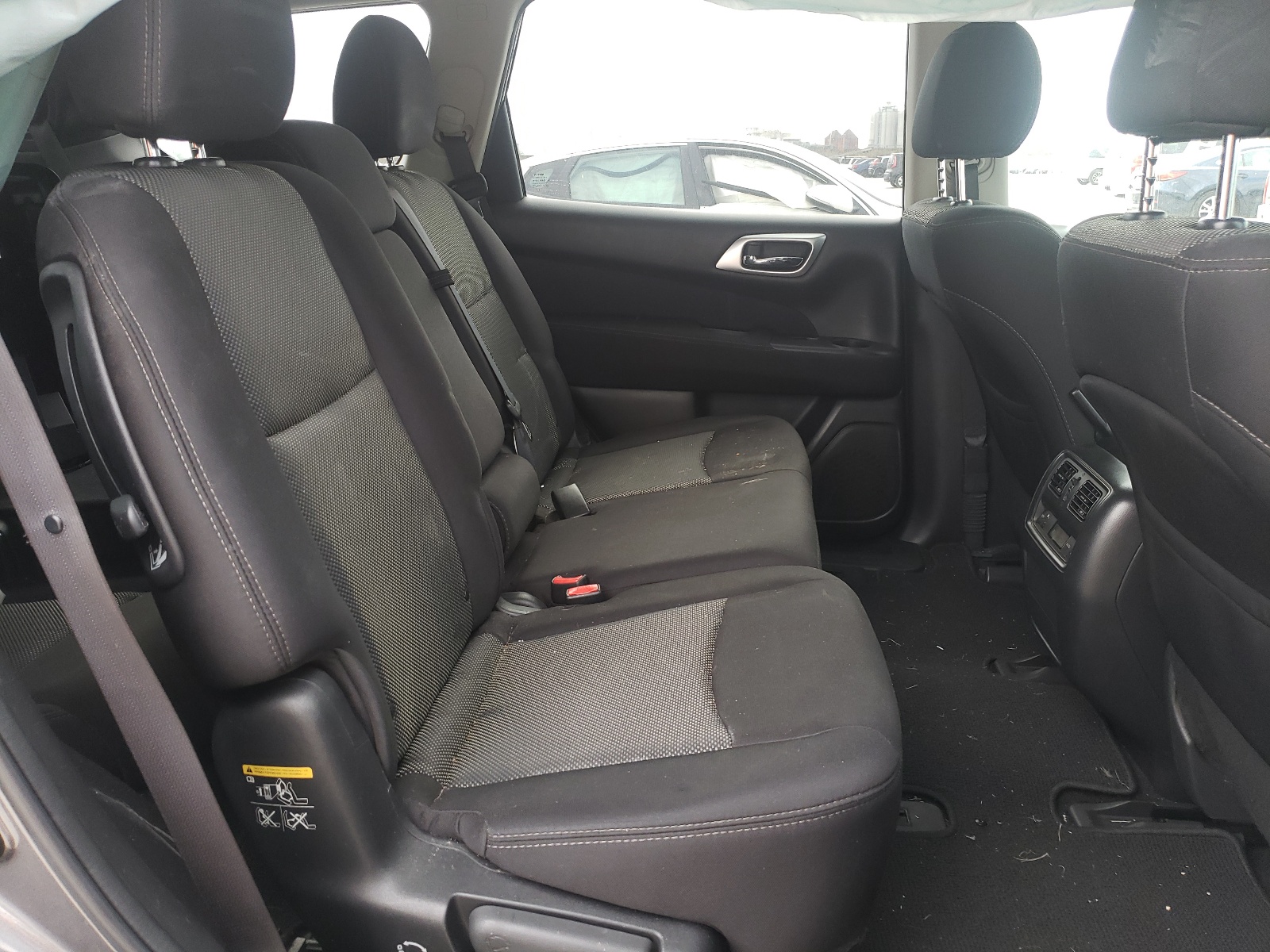 Photo 6 from auction – 2017 NISSAN PATHFINDER with VIN 5N1DR2MN1HC680750