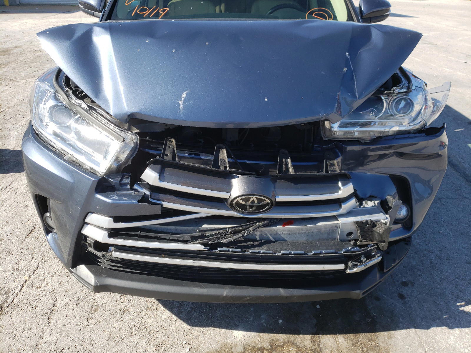 Photo 9 from auction – 2017 TOYOTA HIGHLANDER with VIN 5TDKZRFH1HS523147