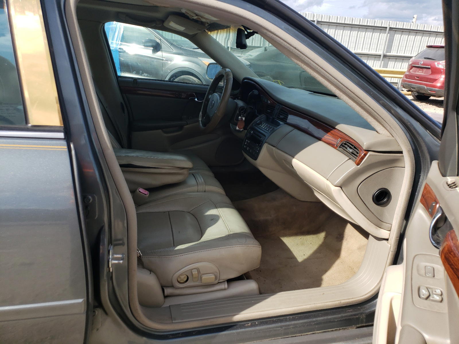 Photo 5 from auction – 2004 CADILLAC DEVILLE with VIN 1G6KD54Y14U196557