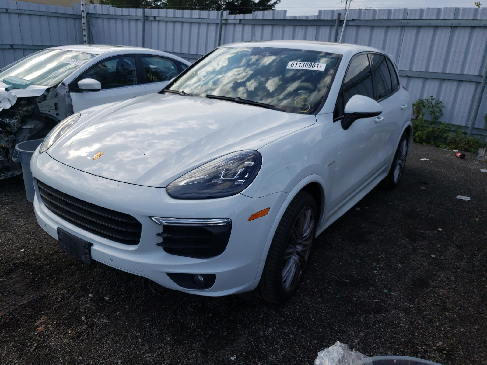 Photo 2 from auction – 2015 PORSCHE CAYENNE SE with VIN WP1AE2A21FLA52826