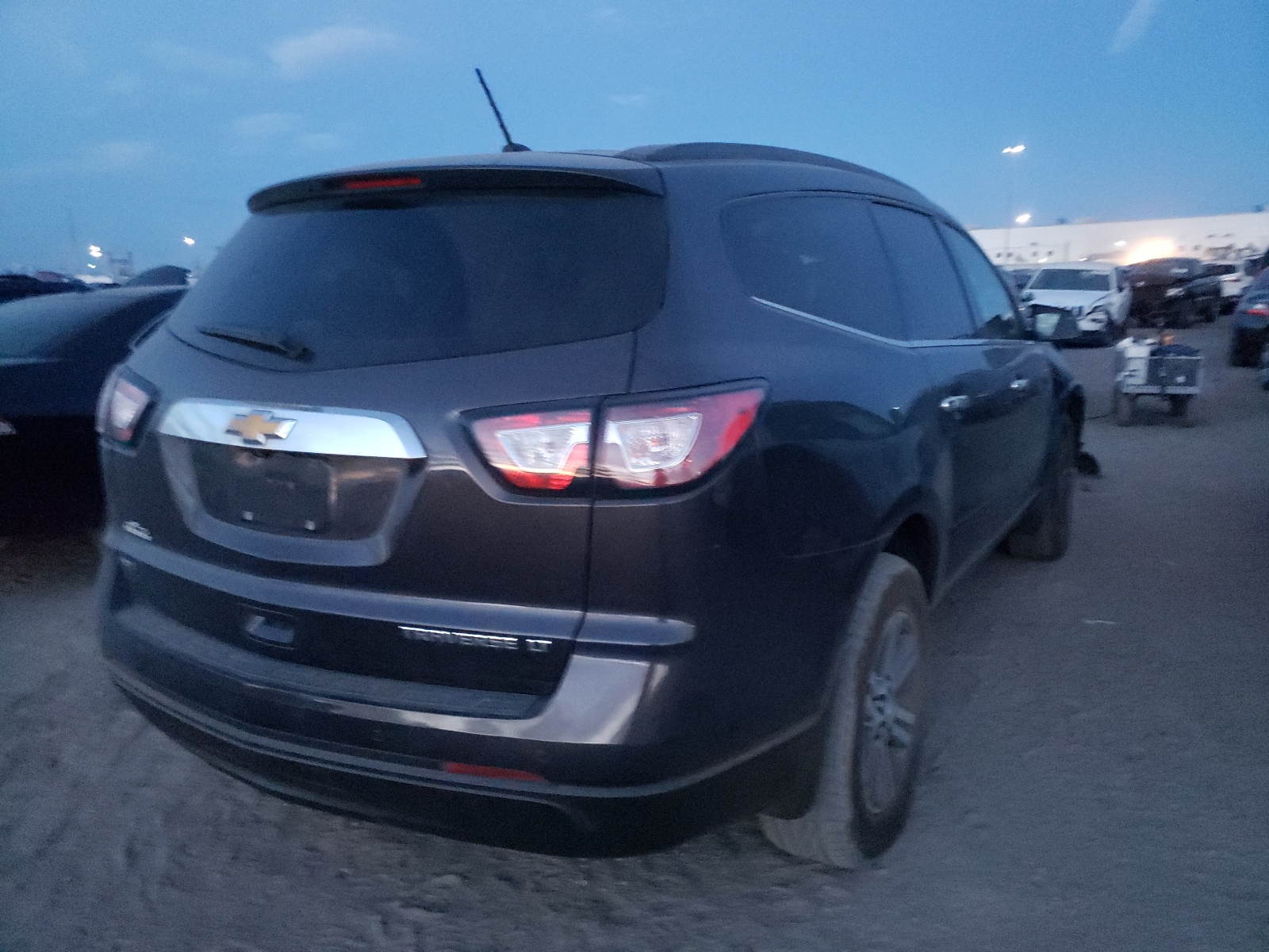 Photo 4 from auction – 2015 CHEVROLET TRAVERSE L with VIN 1GNKVGKD7FJ324799