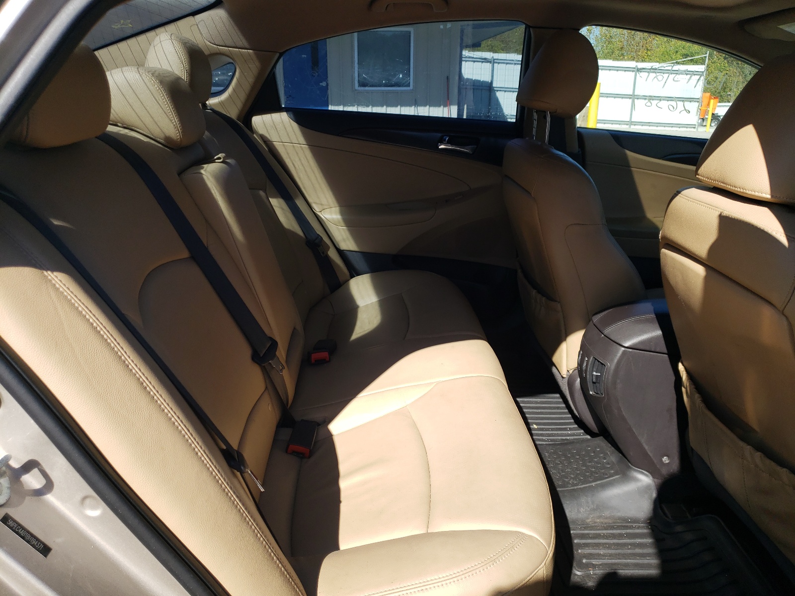 Photo 6 from auction – 2011 HYUNDAI SONATA SE with VIN 5NPEC4AB1BH194371