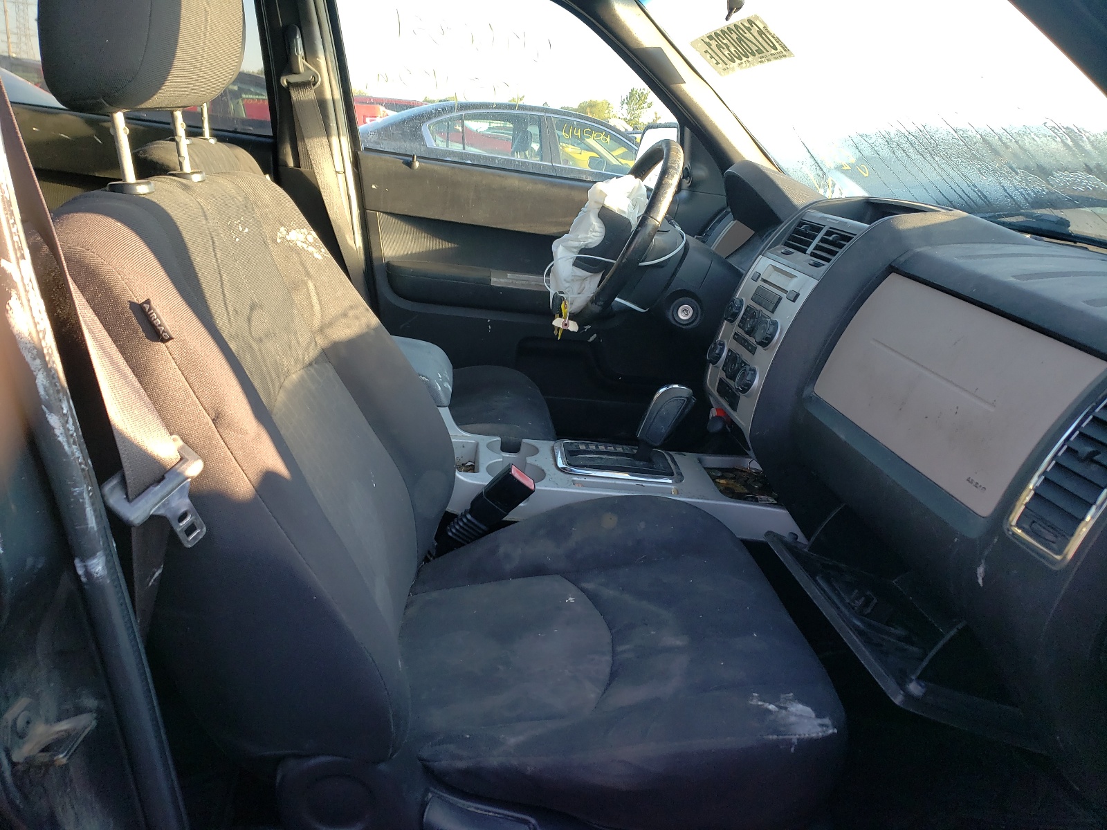 Photo 5 from auction – 2008 MERCURY MARINER with VIN 4M2CU81198KJ40341
