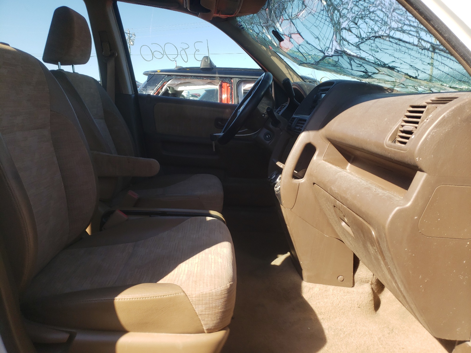 Photo 5 from auction – 2002 HONDA CR-V LX with VIN JHLRD68452C005608