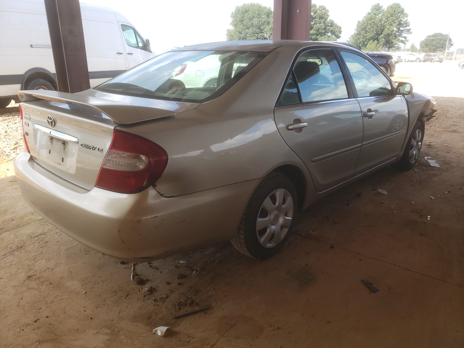 Photo 4 from auction – 2004 TOYOTA CAMRY LE with VIN 4T1BE32K14U934091