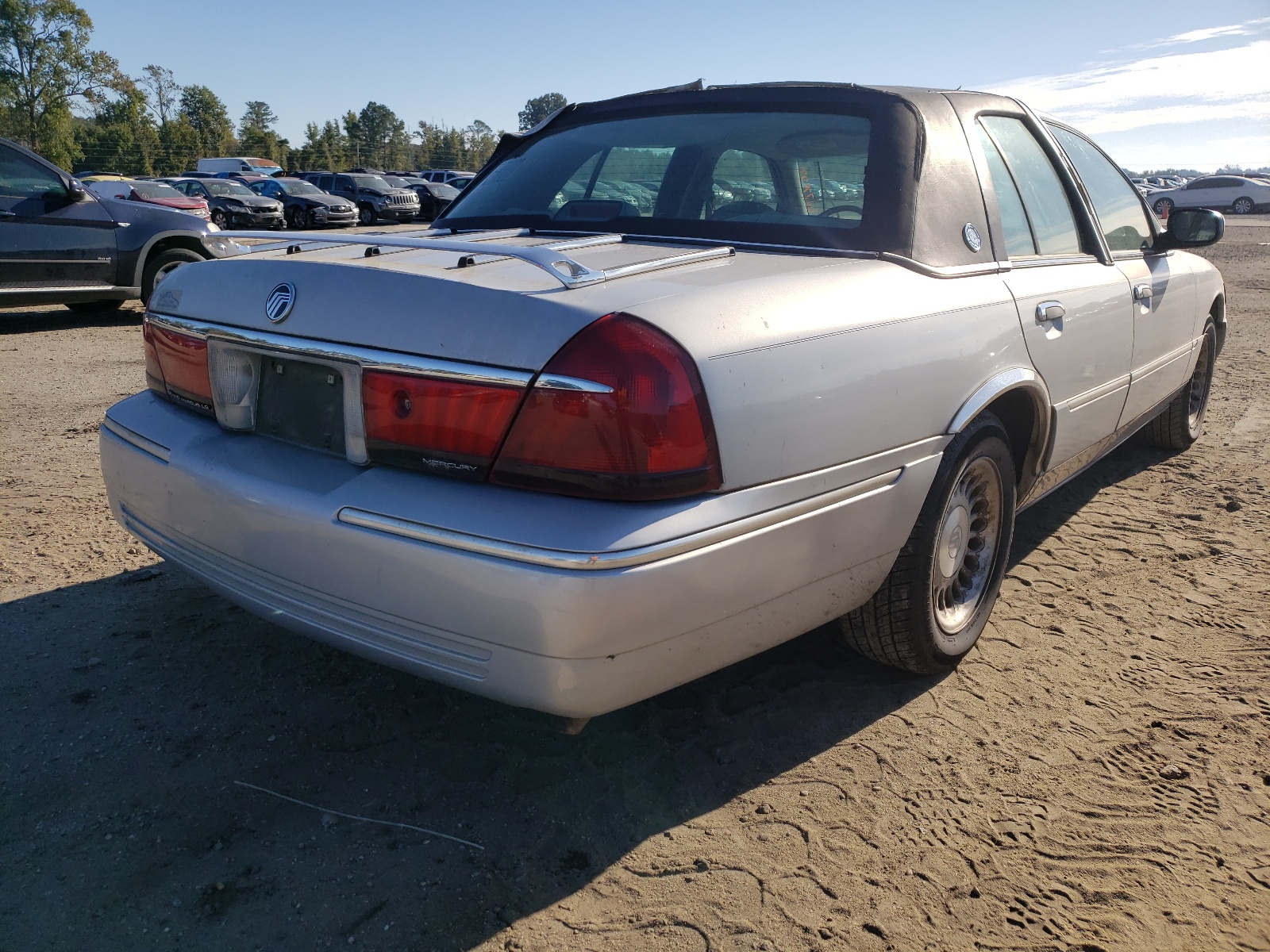 Photo 4 from auction – 2001 MERCURY GRAND MARQ with VIN 2MEFM75W21X711513