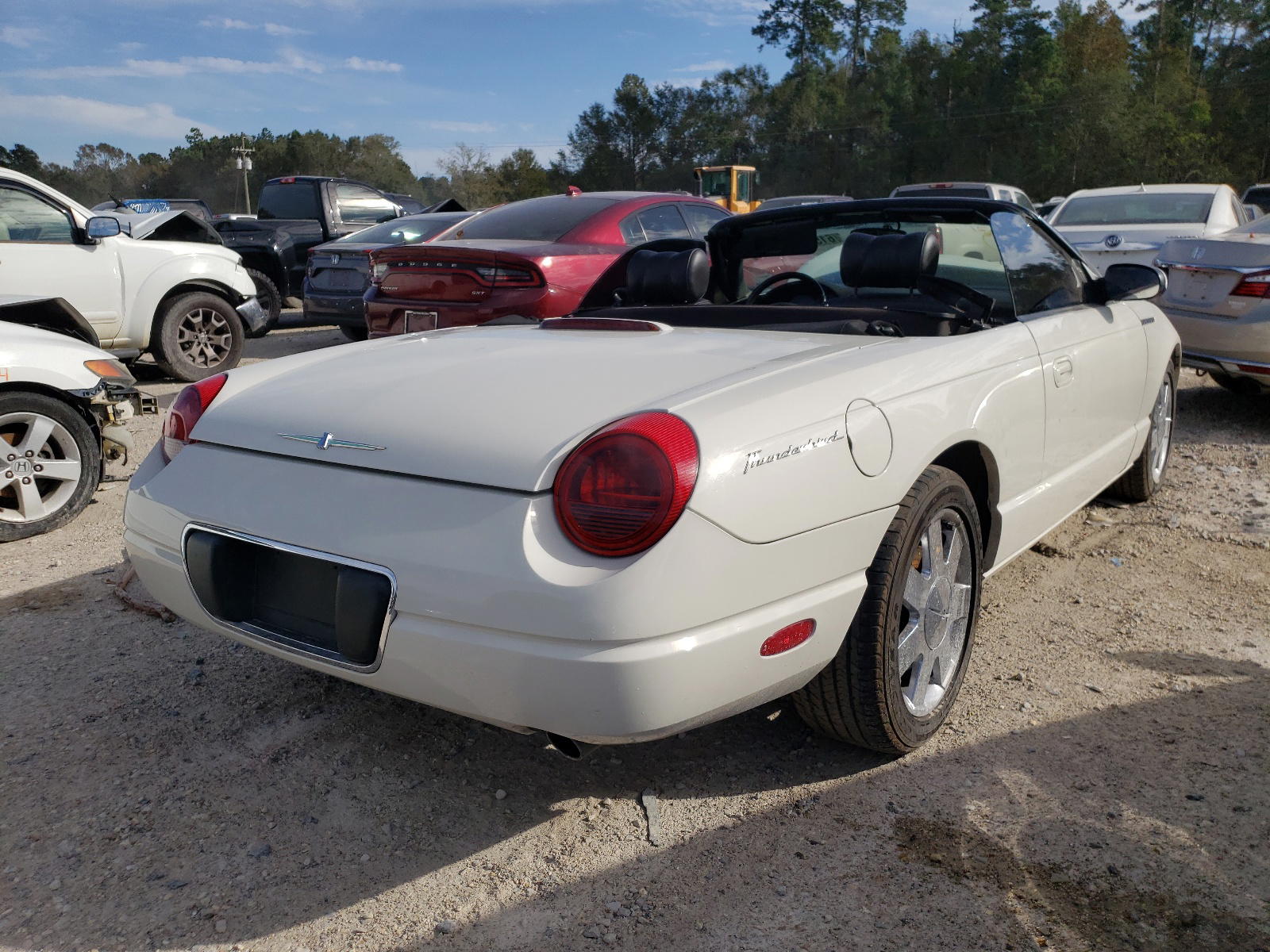 Photo 4 from auction – 2002 FORD THUNDERBIR with VIN 1FAHP60AX2Y119145