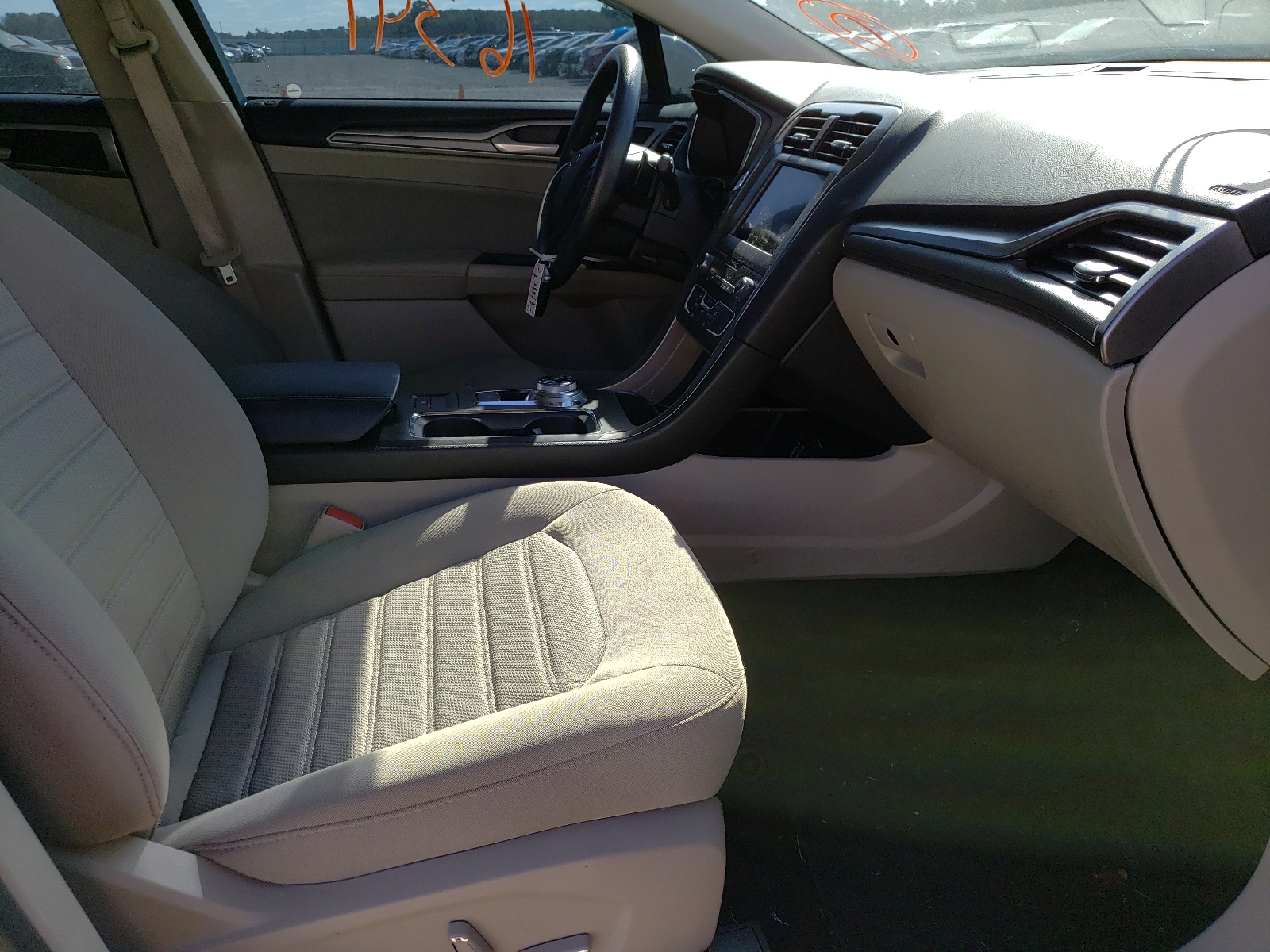 Photo 5 from auction – 2019 FORD FUSION SE with VIN 3FA6P0HD5KR245981