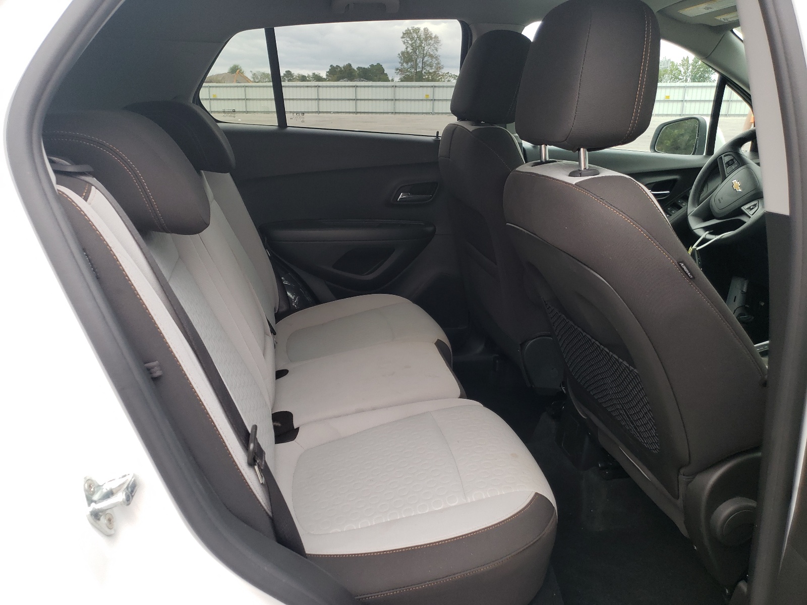 Photo 6 from auction – 2021 CHEVROLET TRAX LS with VIN KL7CJKSB1MB332699