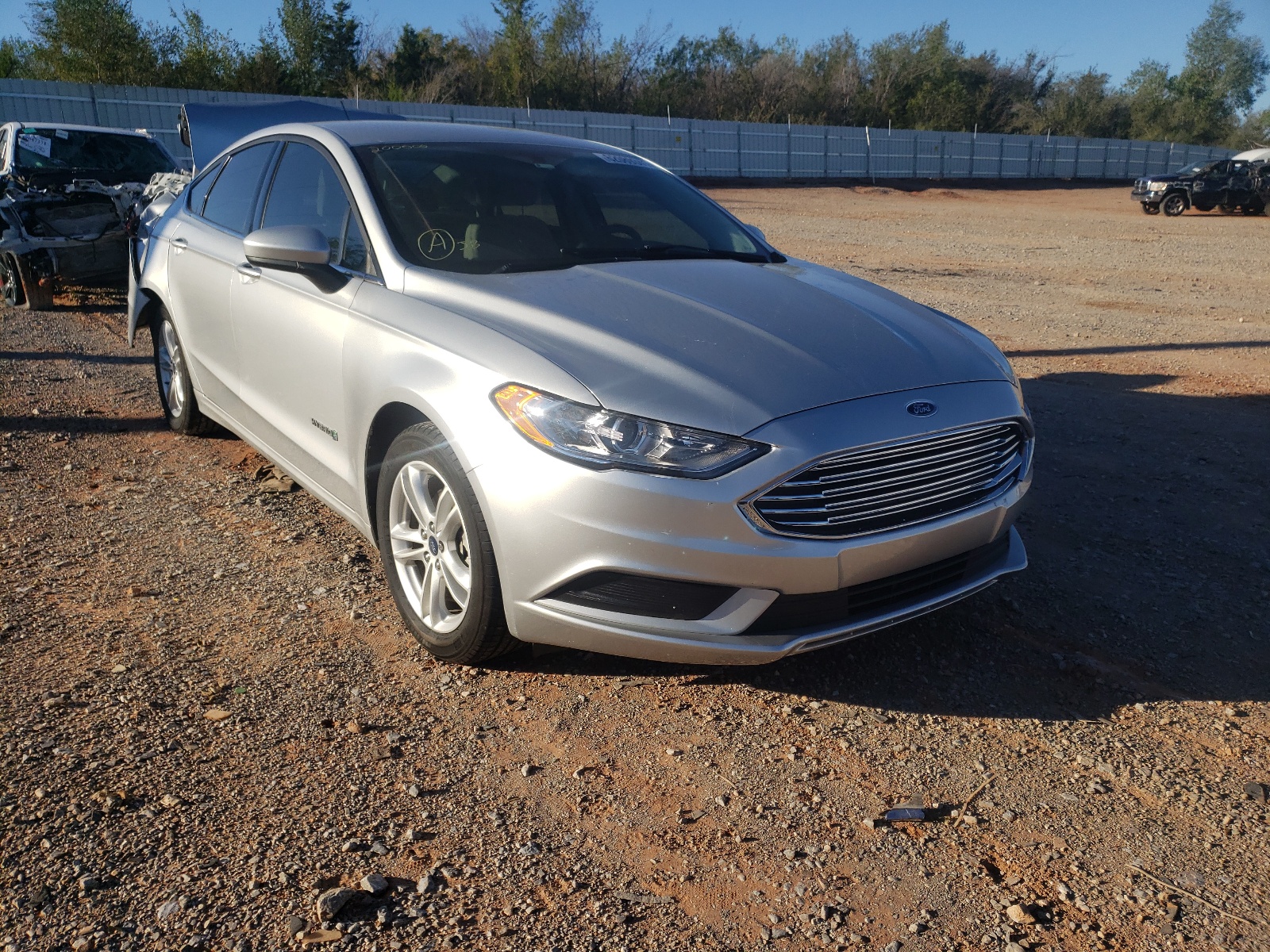 FORD FUSION SE 2018 with VIN 3FA6P0LU8JR200006 - Photo from auction