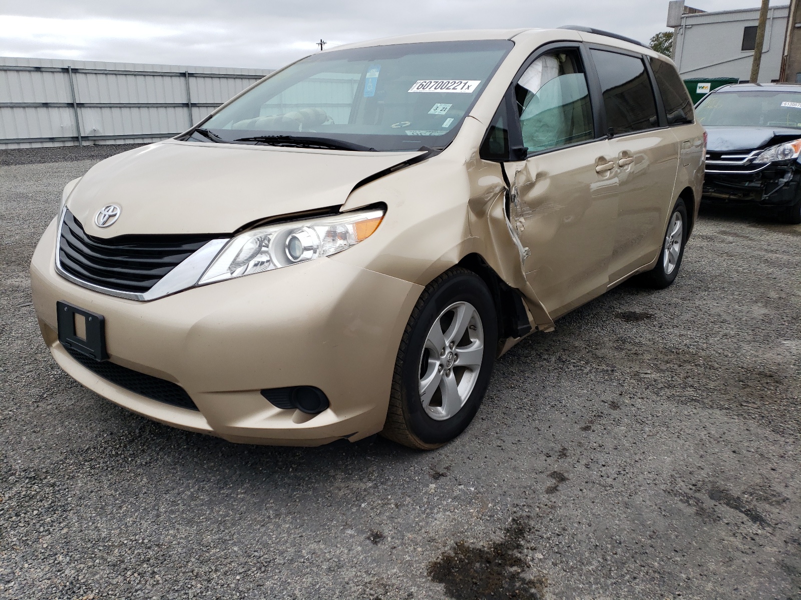 Photo 2 from auction – 2014 TOYOTA SIENNA LE with VIN 5TDKK3DC1ES475945