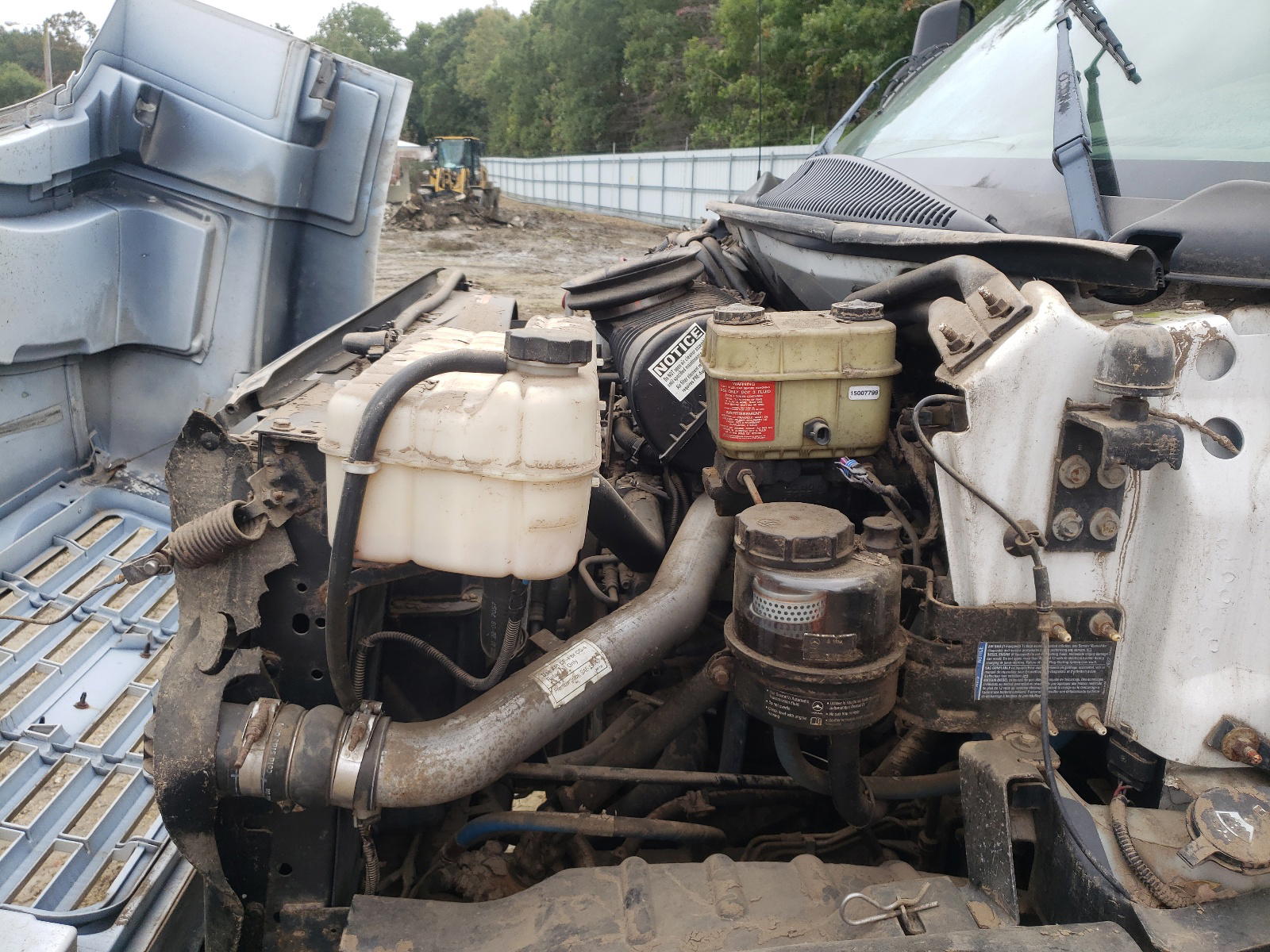 Photo 7 from auction – 2007 GMC C/K/R7500 with VIN 1GDJ7C1337F901554