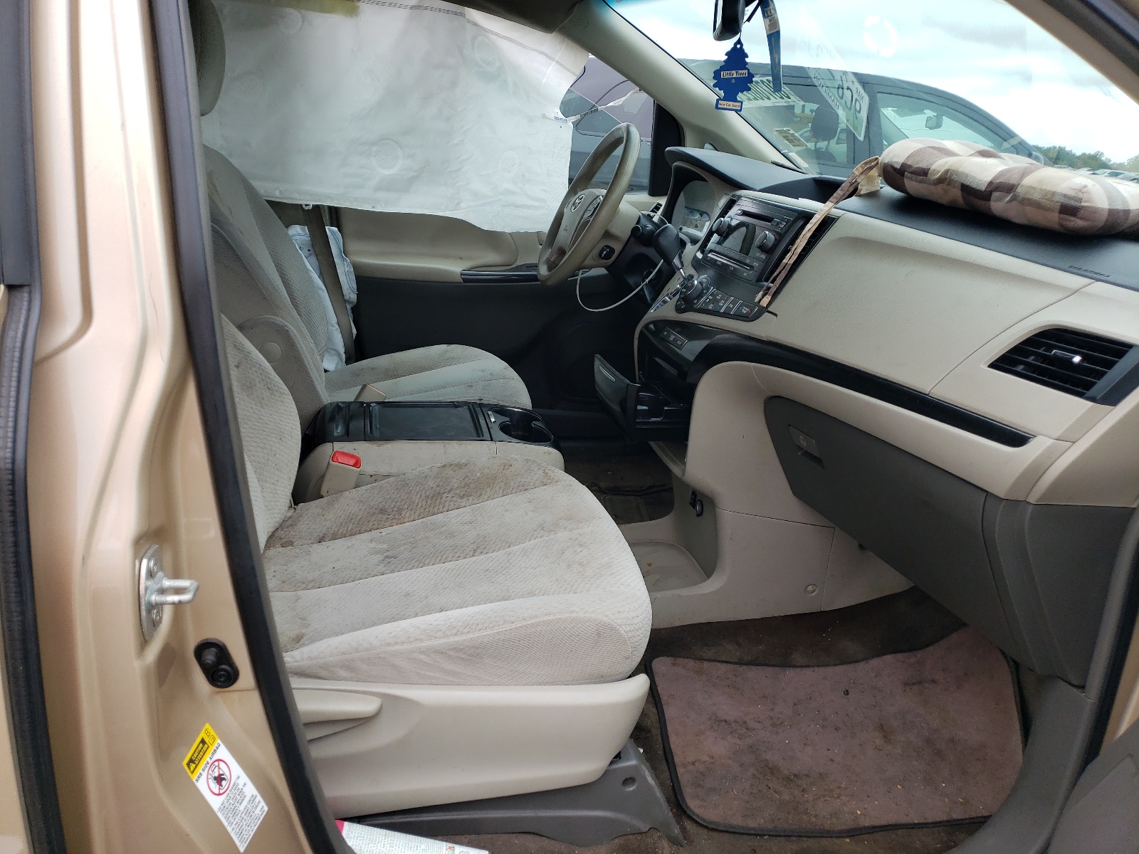 Photo 5 from auction – 2014 TOYOTA SIENNA LE with VIN 5TDKK3DC1ES475945