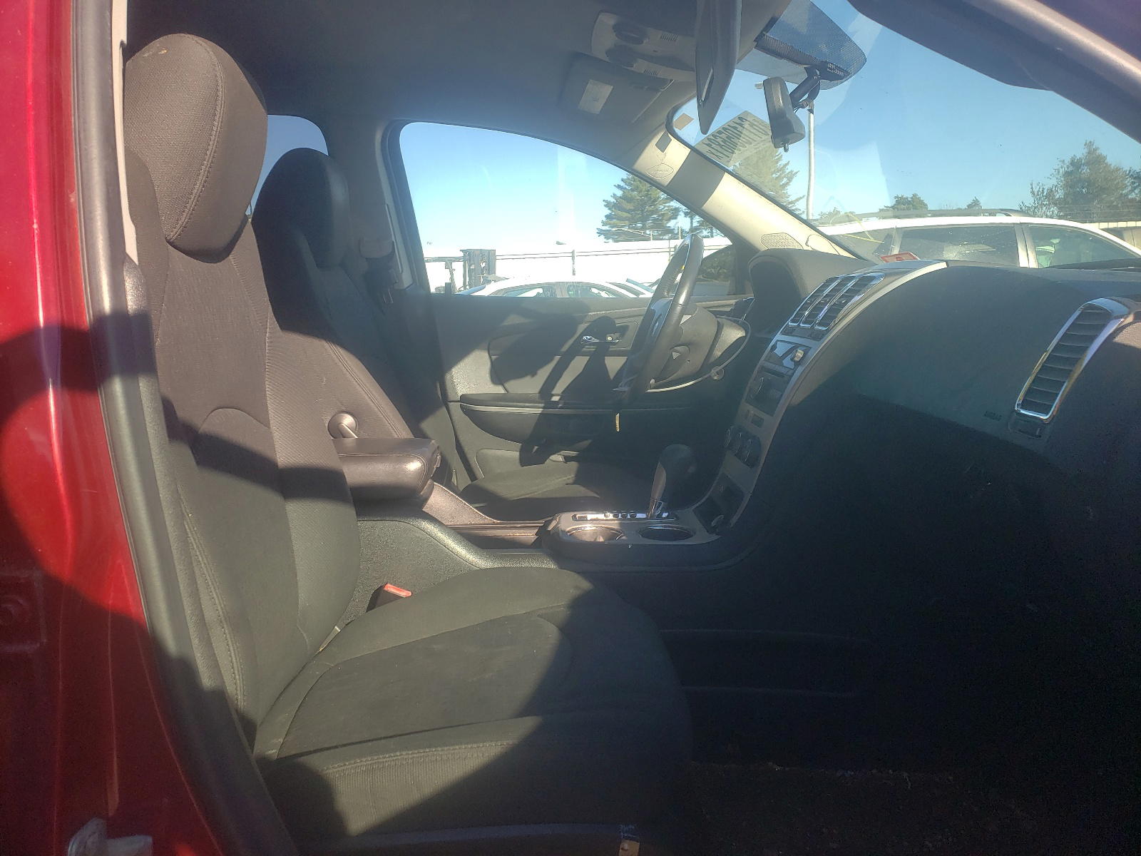 Photo 5 from auction – 2011 GMC ACADIA SLE with VIN 1GKKRNED1BJ290788