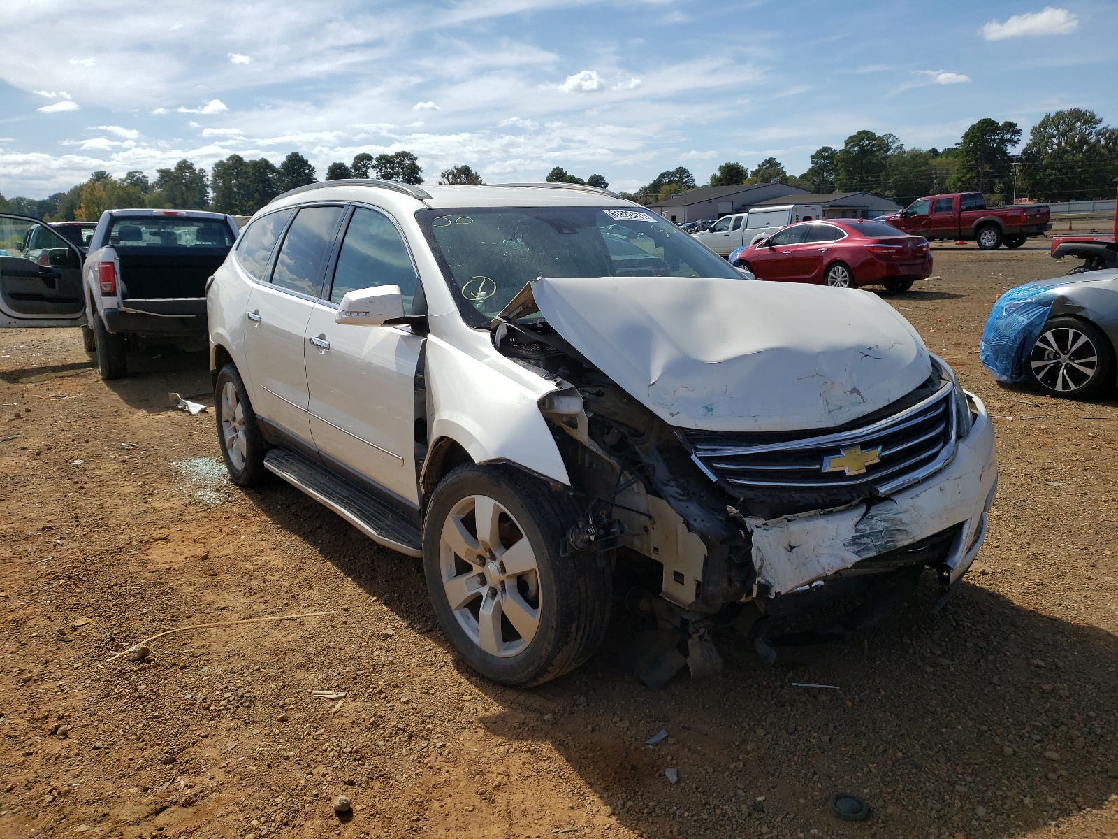 CHEVROLET TRAVERSE L 2015 with VIN 1GNKRJKD1FJ275102 - Photo from auction