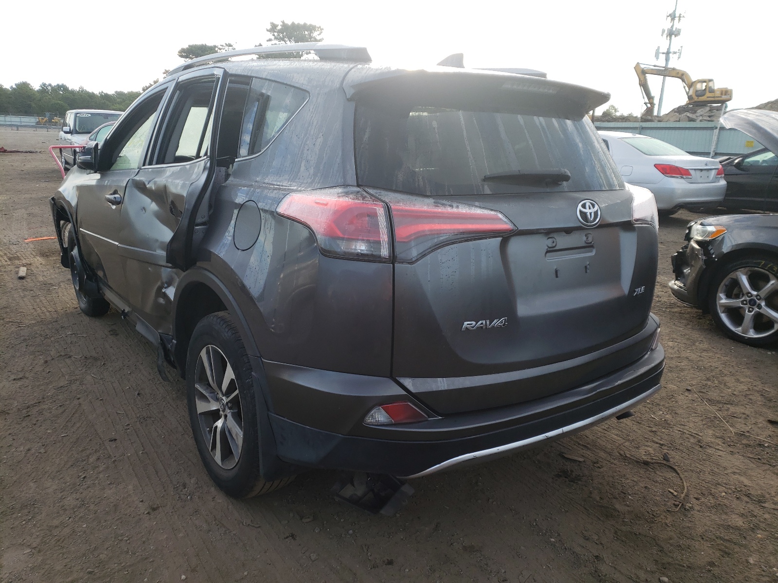 Photo 3 from auction – 2017 TOYOTA RAV4 XLE with VIN JTMRFREV8HJ709103