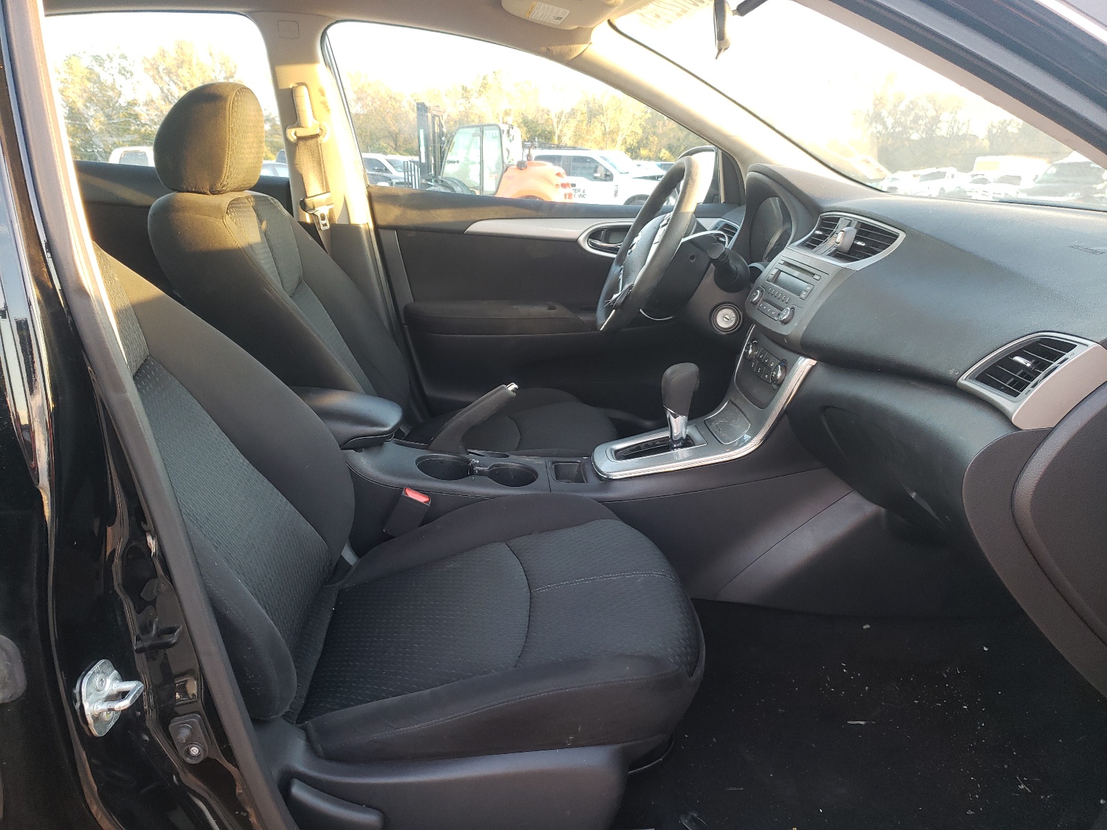Photo 5 from auction – 2014 NISSAN SENTRA S with VIN 3N1AB7AP4EY309215
