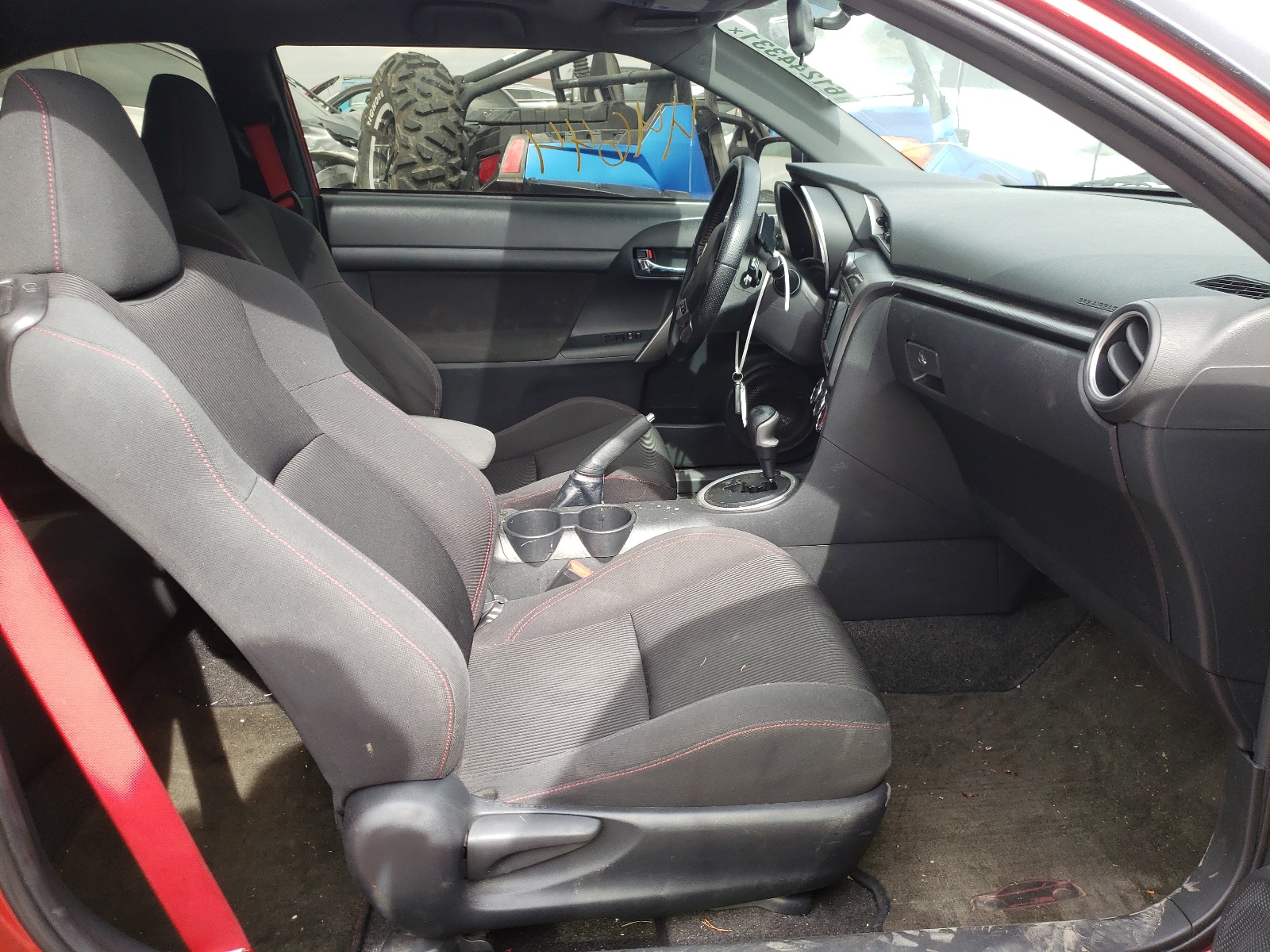 Photo 5 from auction – 2016 TOYOTA SCION TC with VIN JTKJF5C72GJ025584