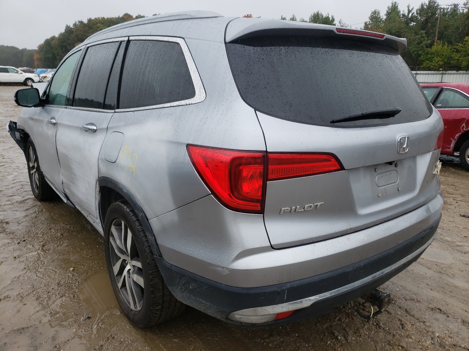 Photo 3 from auction – 2016 HONDA PILOT TOUR with VIN 5FNYF6H91GB073302