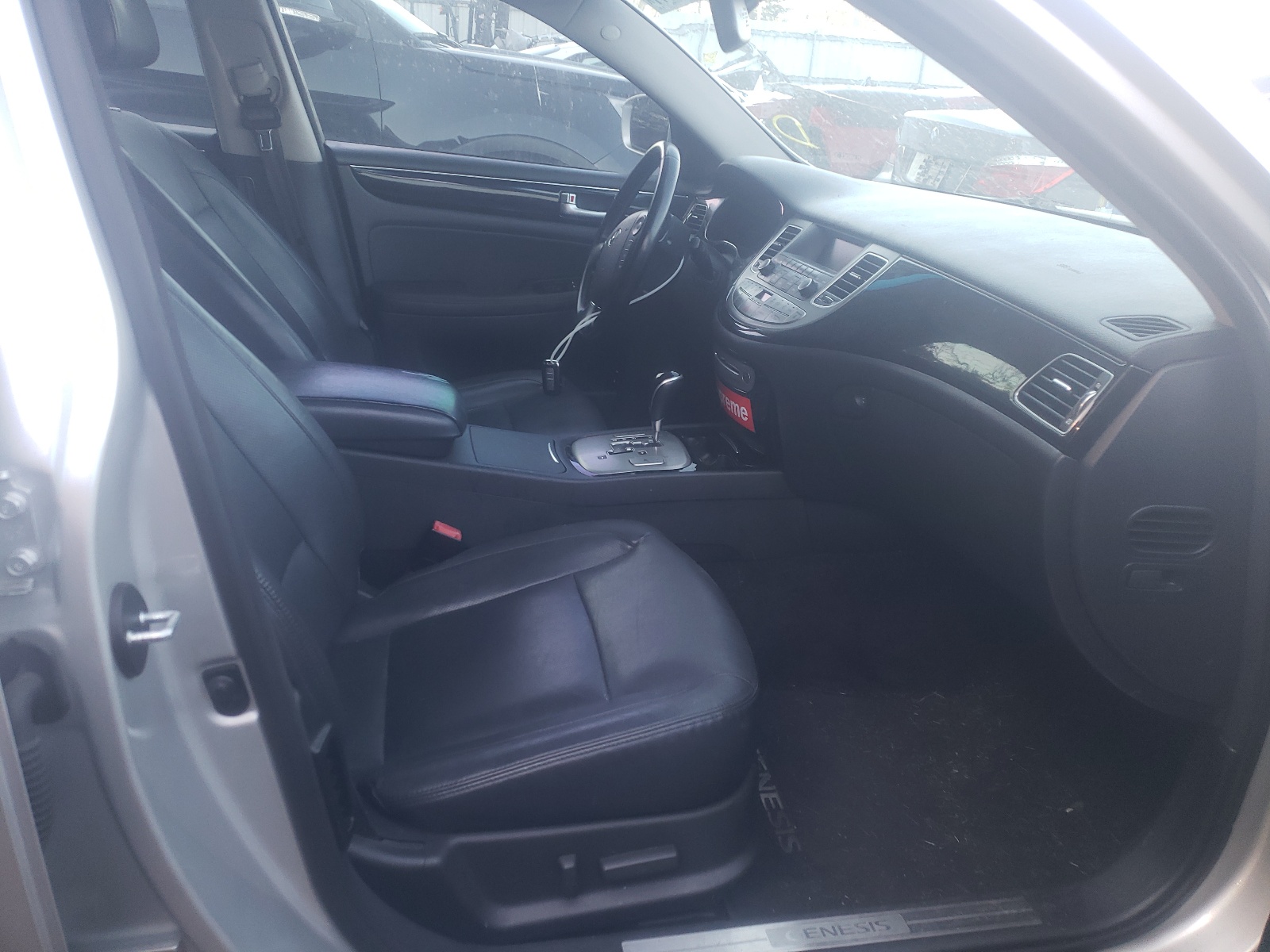 Photo 5 from auction – 2013 HYUNDAI GENESIS 3. with VIN KMHGC4DD8DU209376