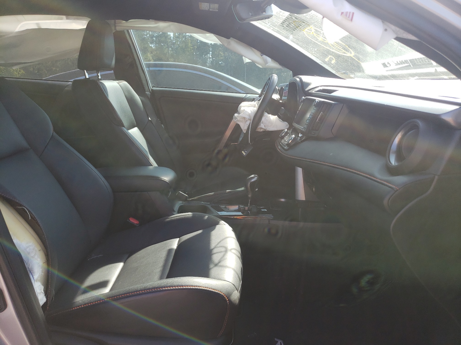 Photo 5 from auction – 2018 TOYOTA RAV4 SE with VIN 2T3NFREV8JW455088