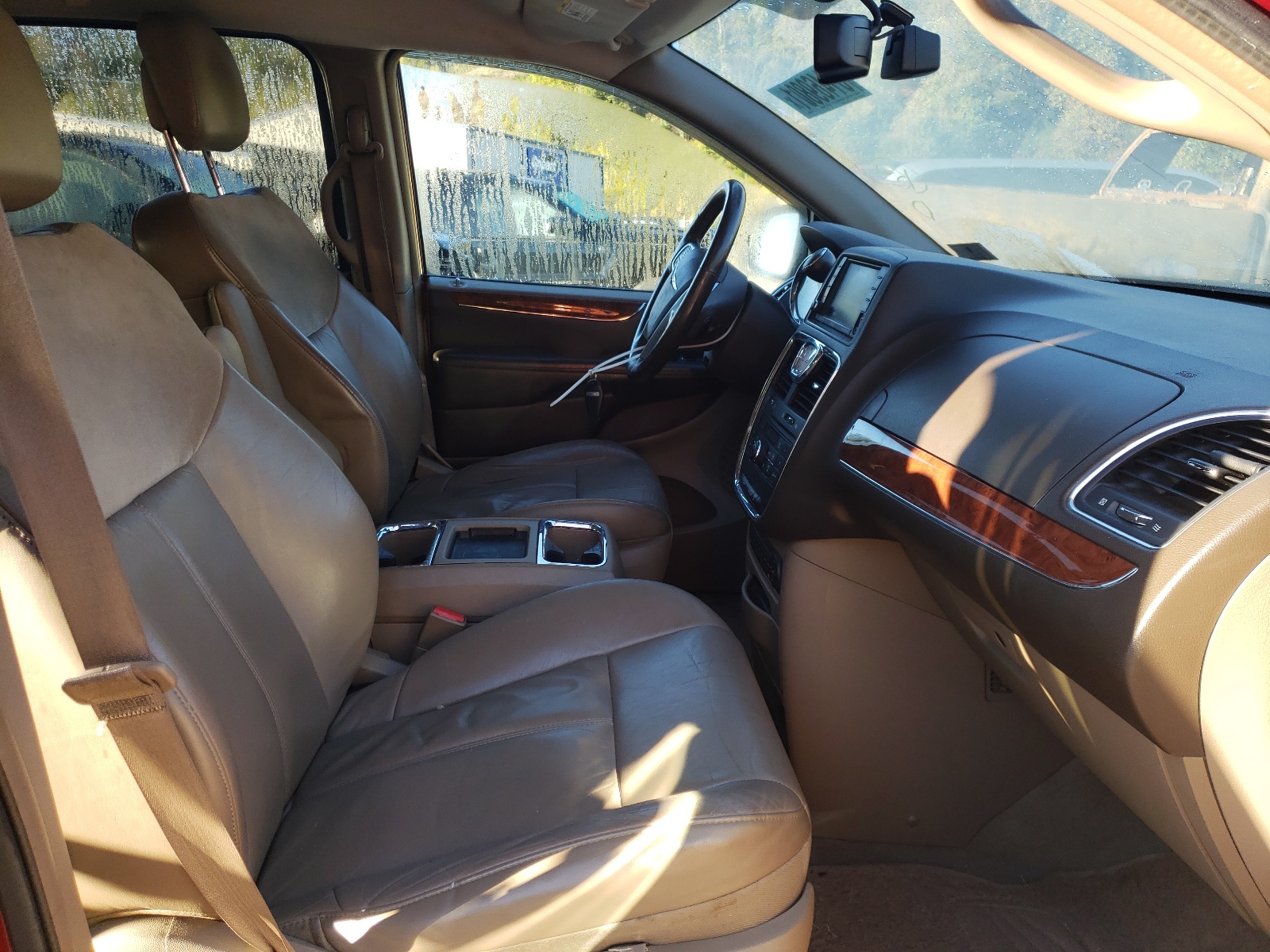 Photo 5 from auction – 2011 CHRYSLER TOWN & COU with VIN 2A4RR6DG8BR624624