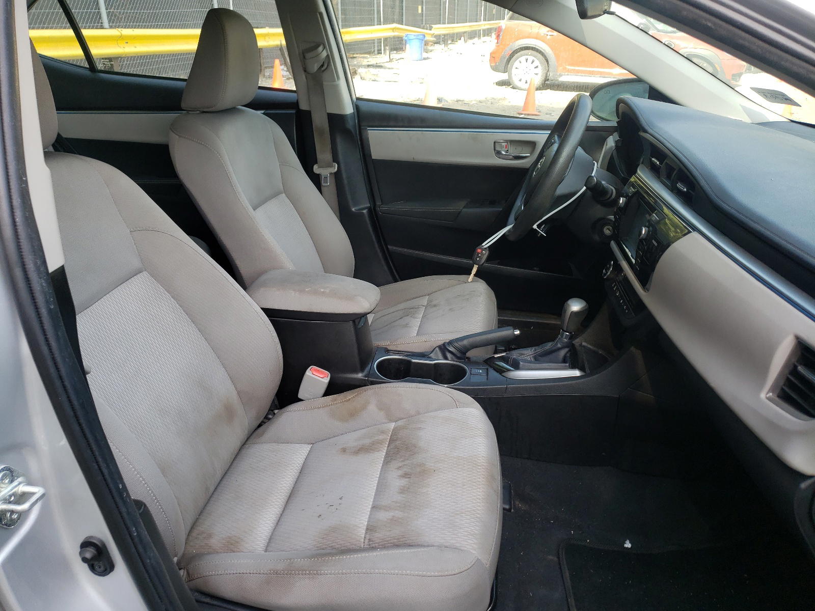 Photo 5 from auction – 2014 TOYOTA COROLLA L with VIN 5YFBURHEXEP141480