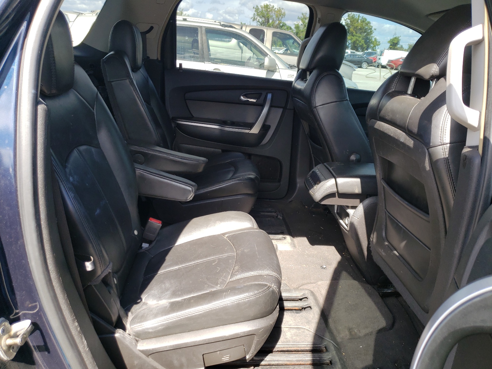 Photo 6 from auction – 2009 GMC ACADIA SLT with VIN 1GKEV23D49J137469