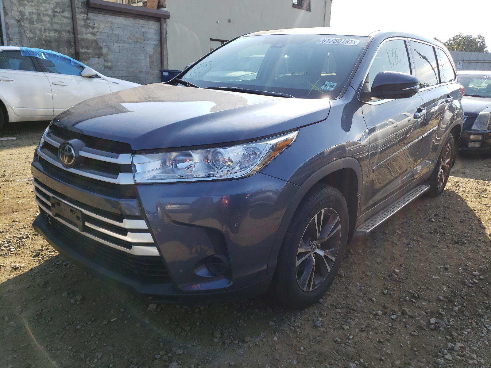 Photo 2 from auction – 2019 TOYOTA HIGHLANDER with VIN 5TDBZRFH2KS984784