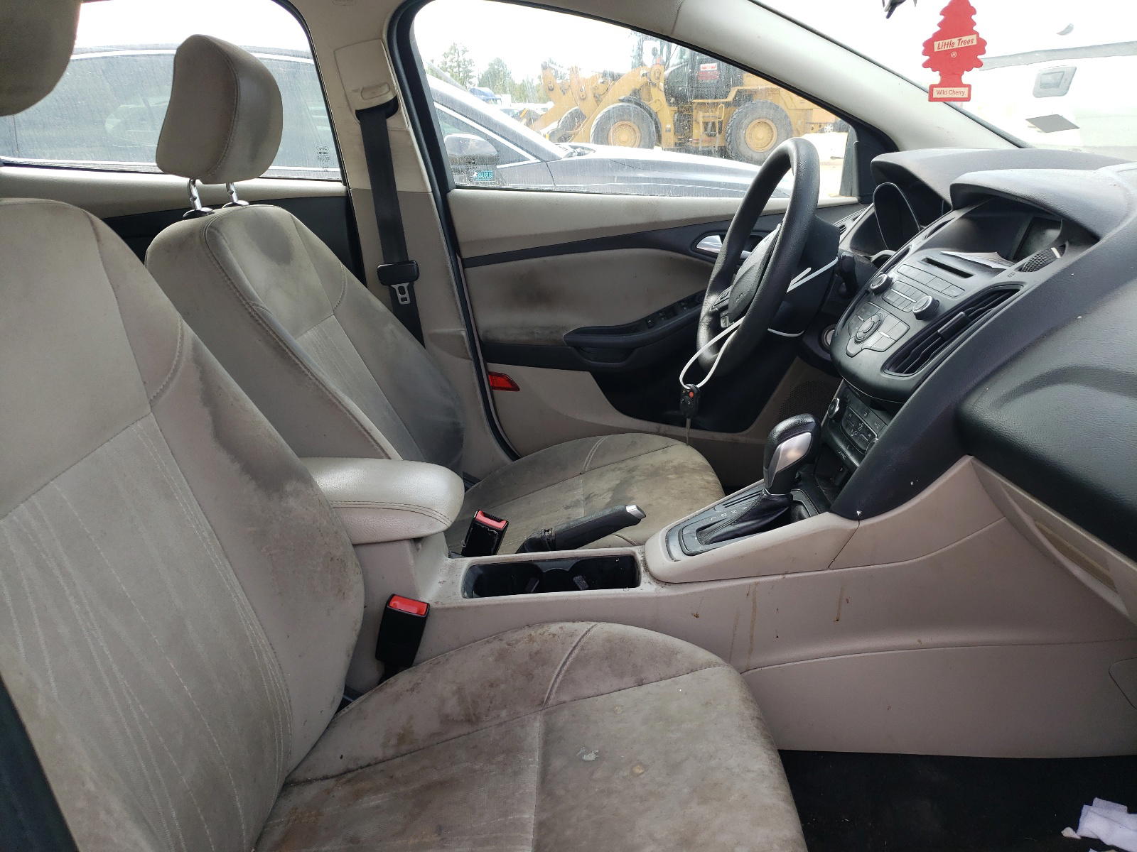 Photo 5 from auction – 2017 FORD FOCUS SE with VIN 1FADP3F21HL269437