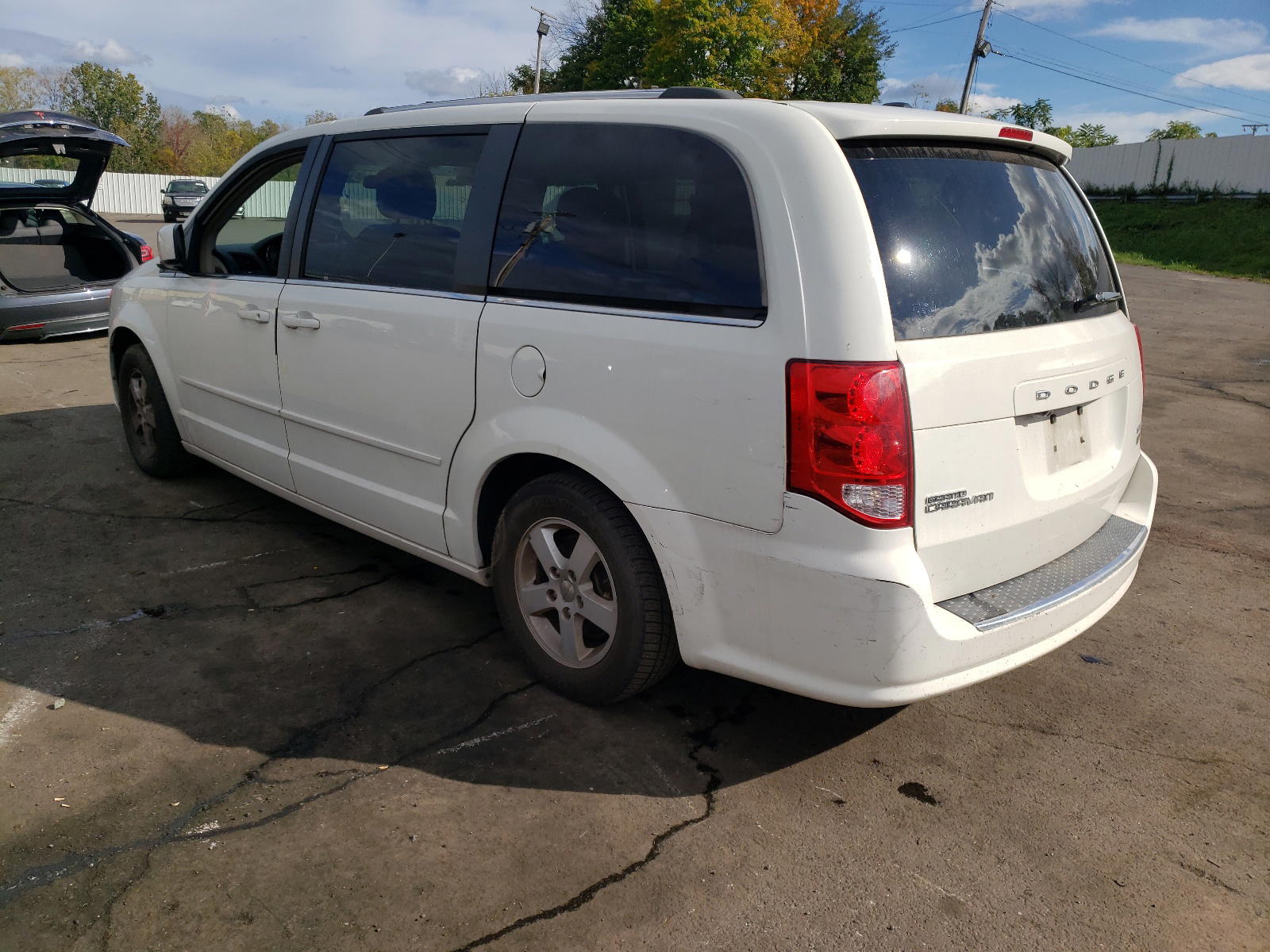 Photo 3 from auction – 2011 DODGE GRAND CARA with VIN 2D4RN5DG3BR748718