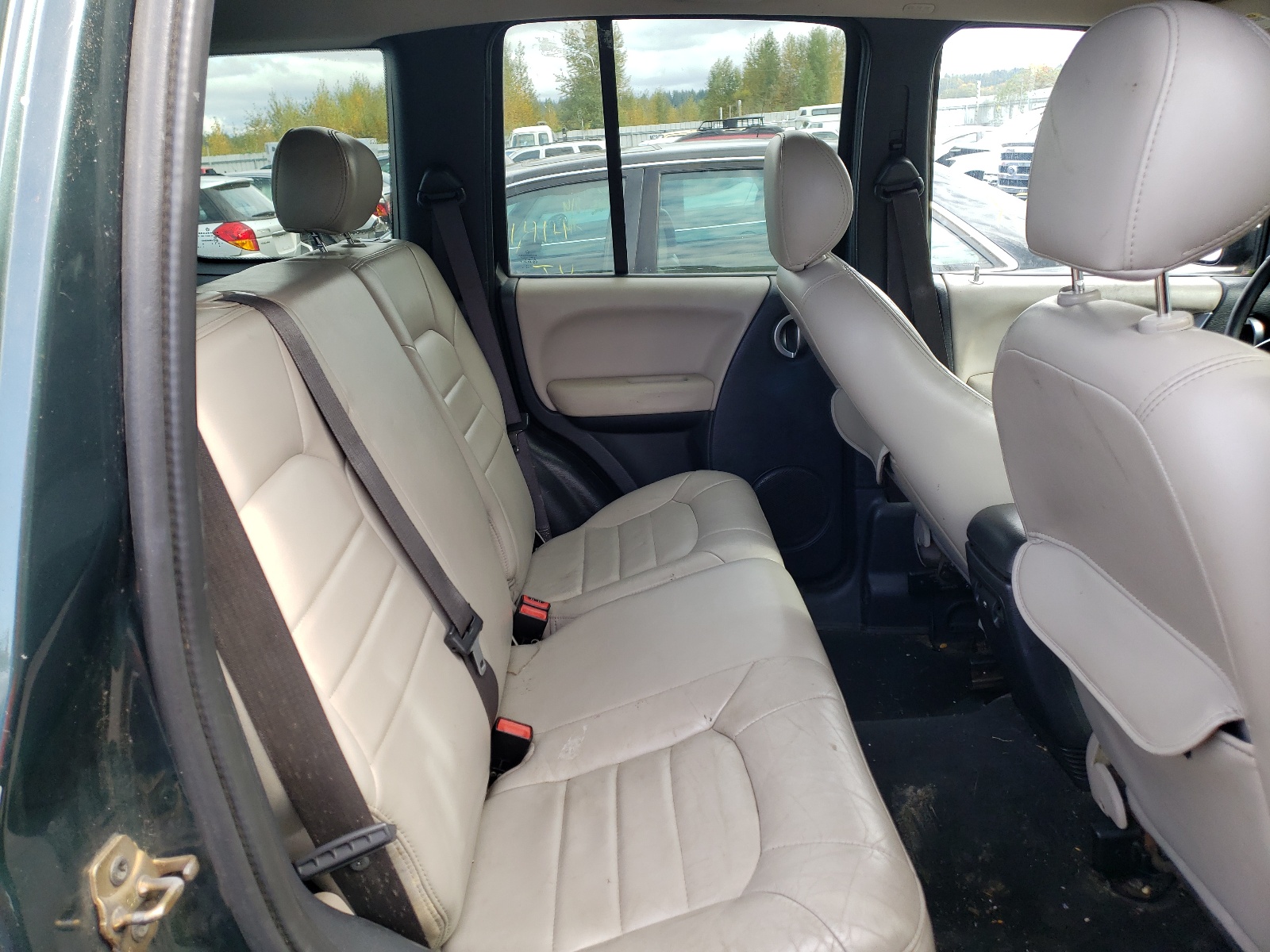 Photo 6 from auction – 2002 JEEP LIBERTY LI with VIN 1J8GL58KX2W251769