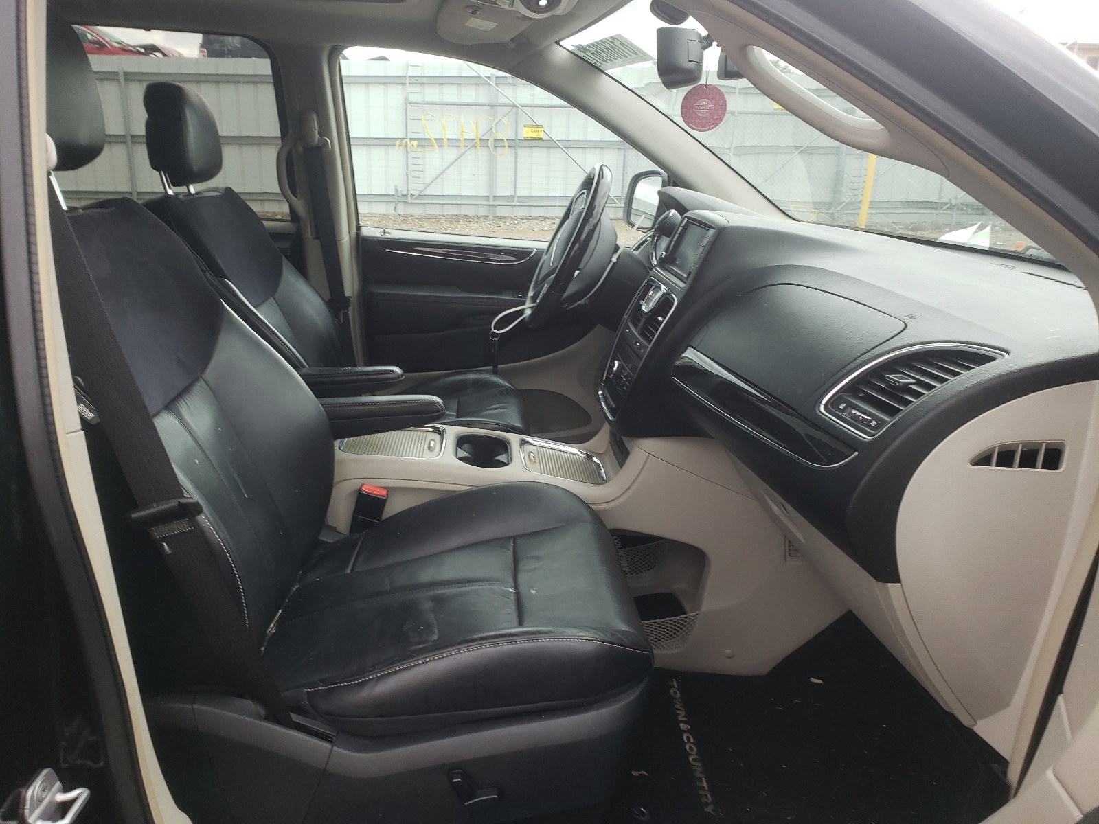 Photo 5 from auction – 2013 CHRYSLER TOWN & COU with VIN 2C4RC1GG1DR751692