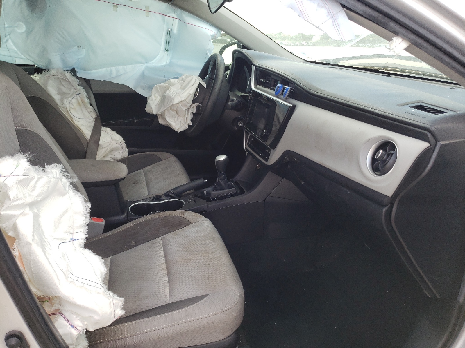 Photo 5 from auction – 2019 TOYOTA COROLLA L with VIN 2T1BURHE2KC156843